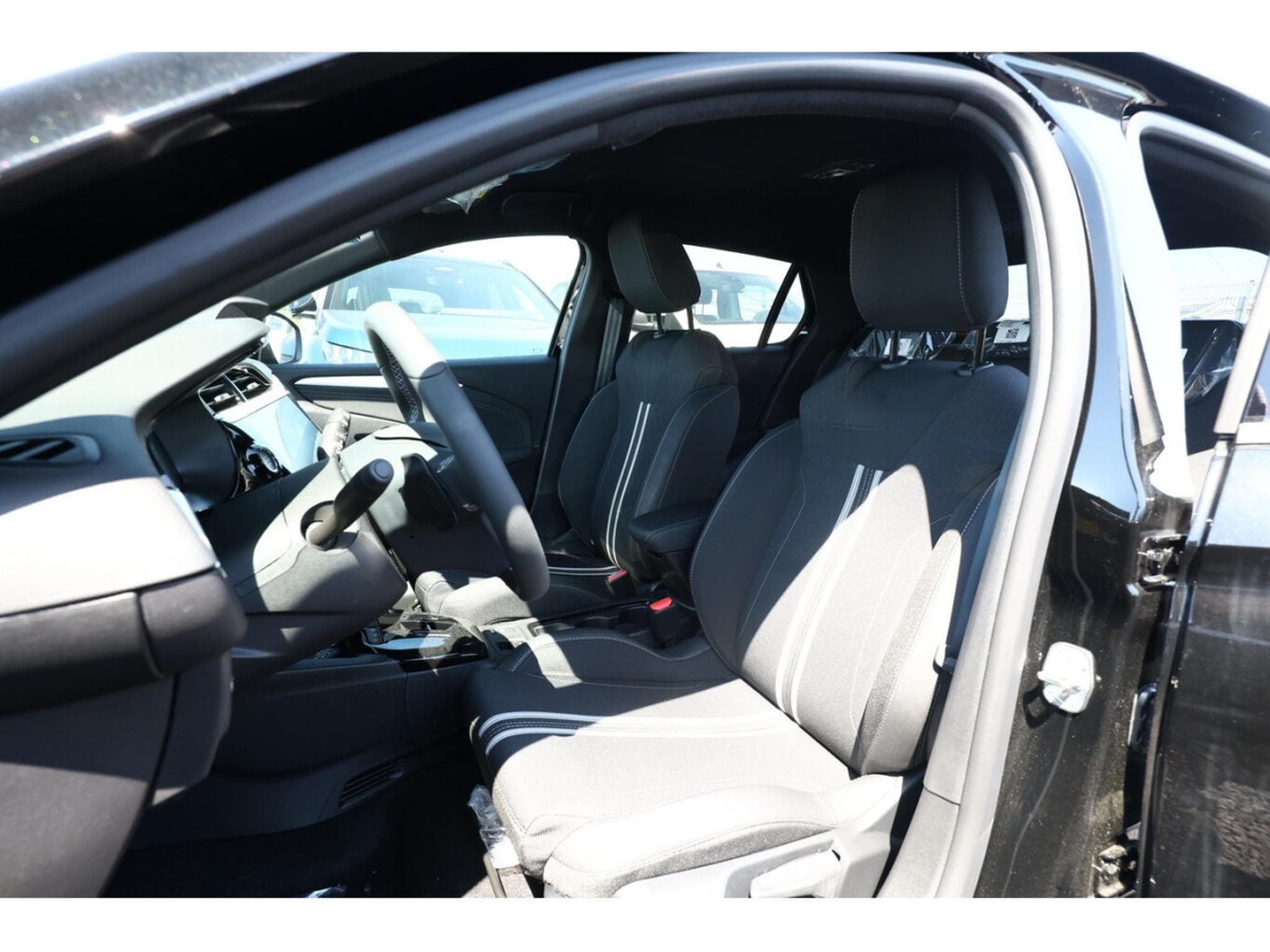 Opel Corsa 1.2 Hybride 145 e-DC6 (2025) - Photo 7