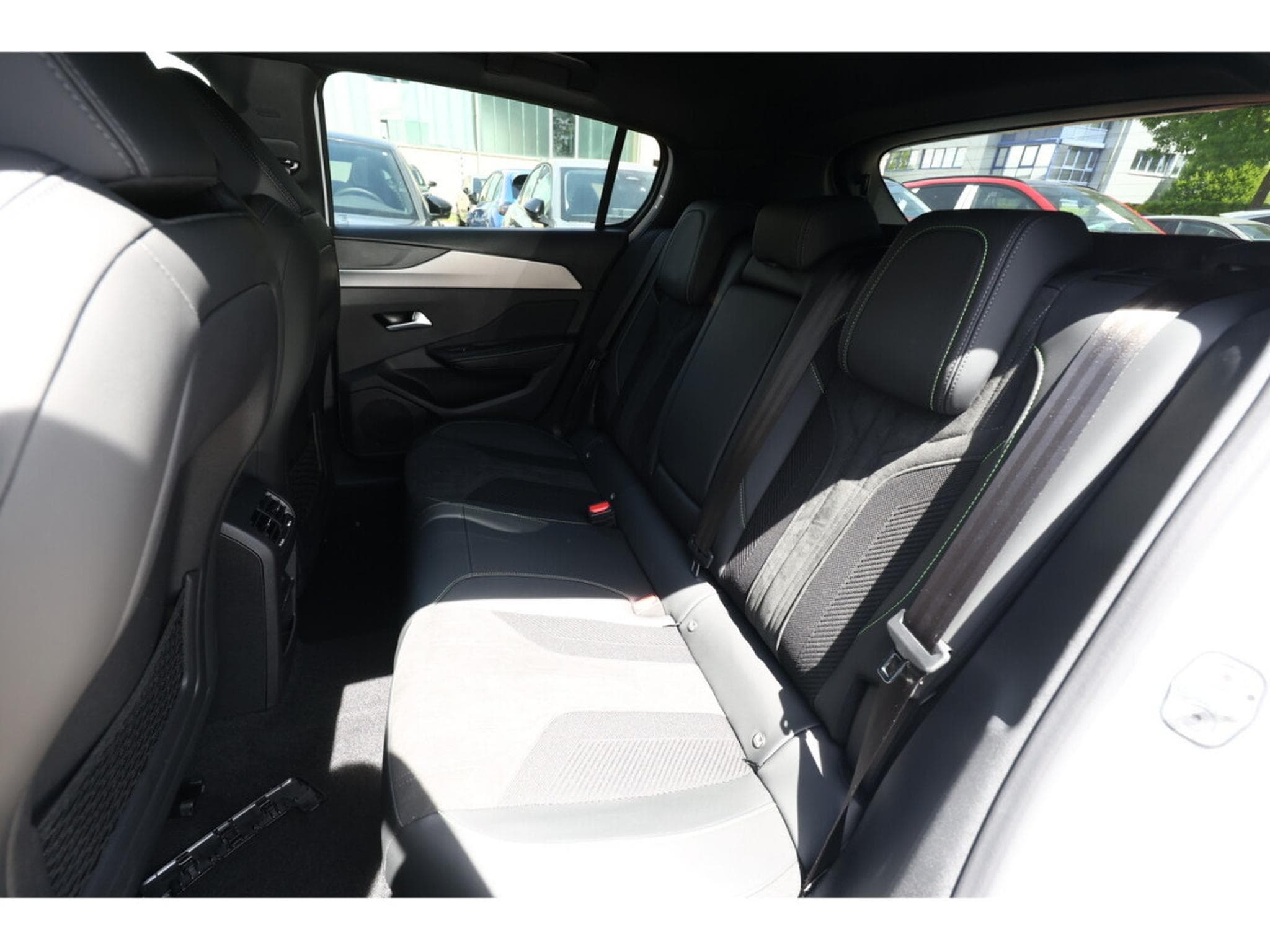 Peugeot 308 1.2  Hybrid e-DSC6 136 GT (2026) - Photo 8