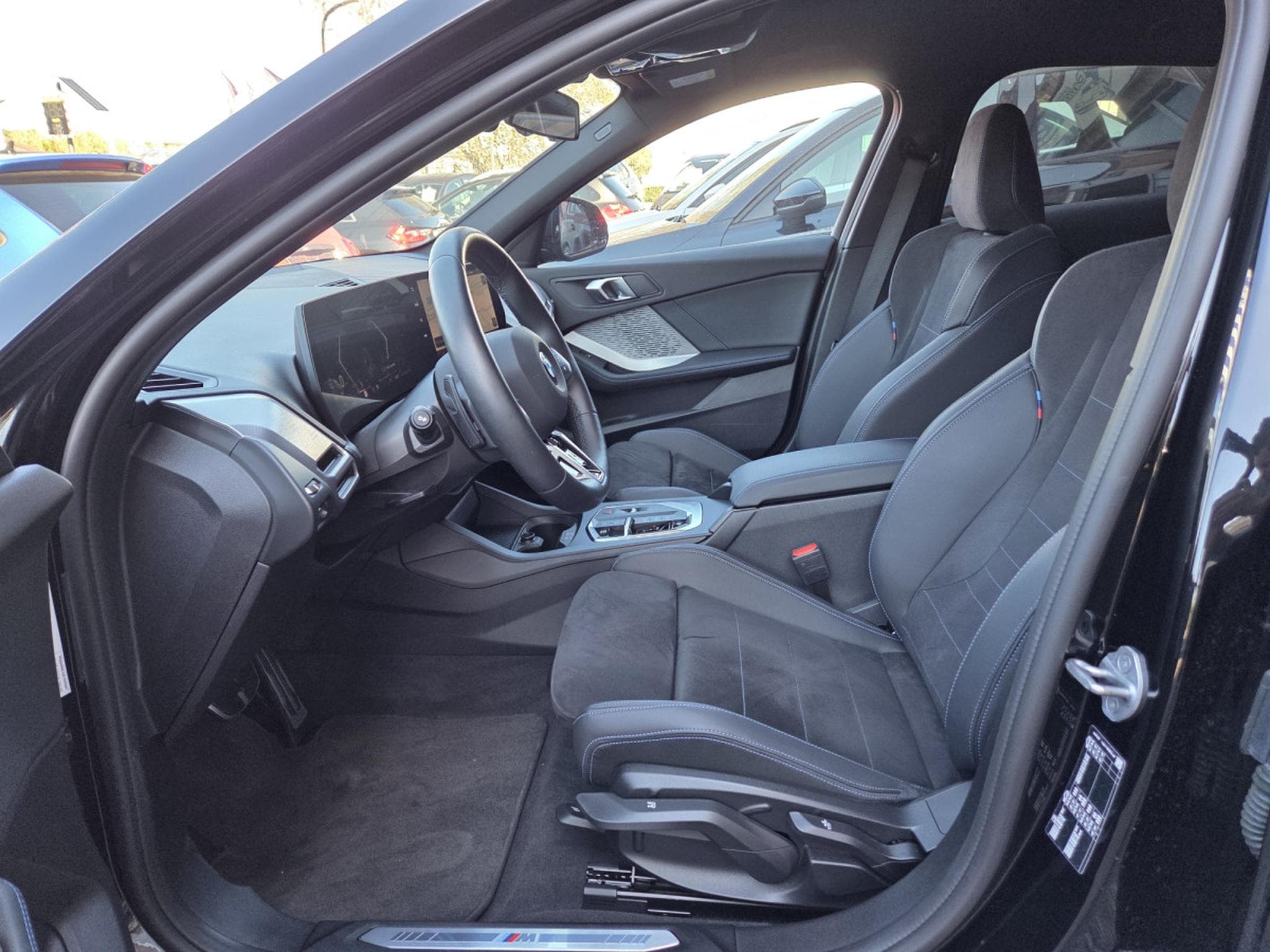 BMW 120 i M SPORT AUTO. 156cv thermique + 14cv elect. (2025) - Photo 8