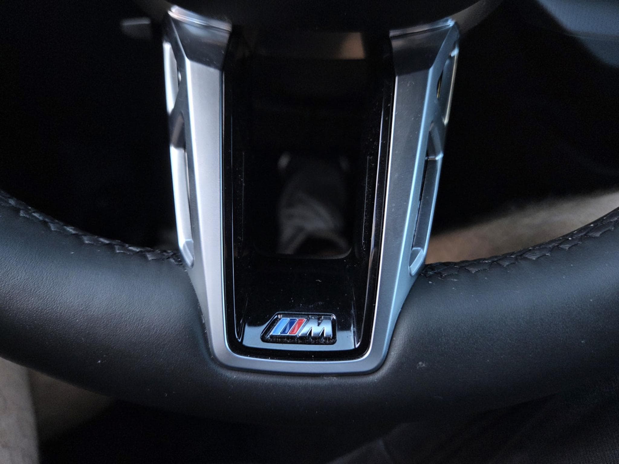BMW 120 i M SPORT AUTO. 156cv thermique + 14cv elect. (2025) - Photo 12