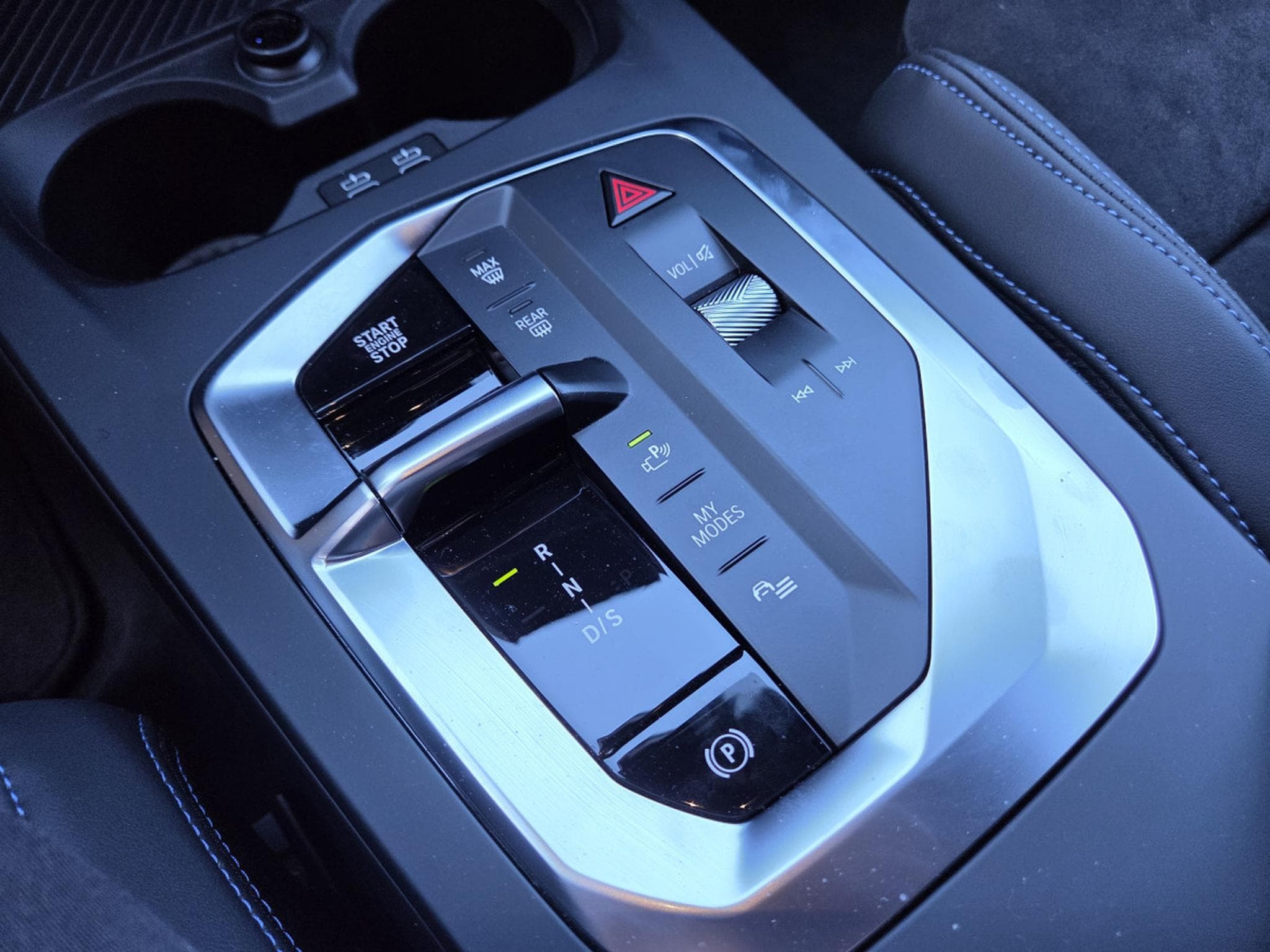 BMW 120 i M SPORT AUTO. 156cv thermique + 14cv elect. (2025) - Photo 19