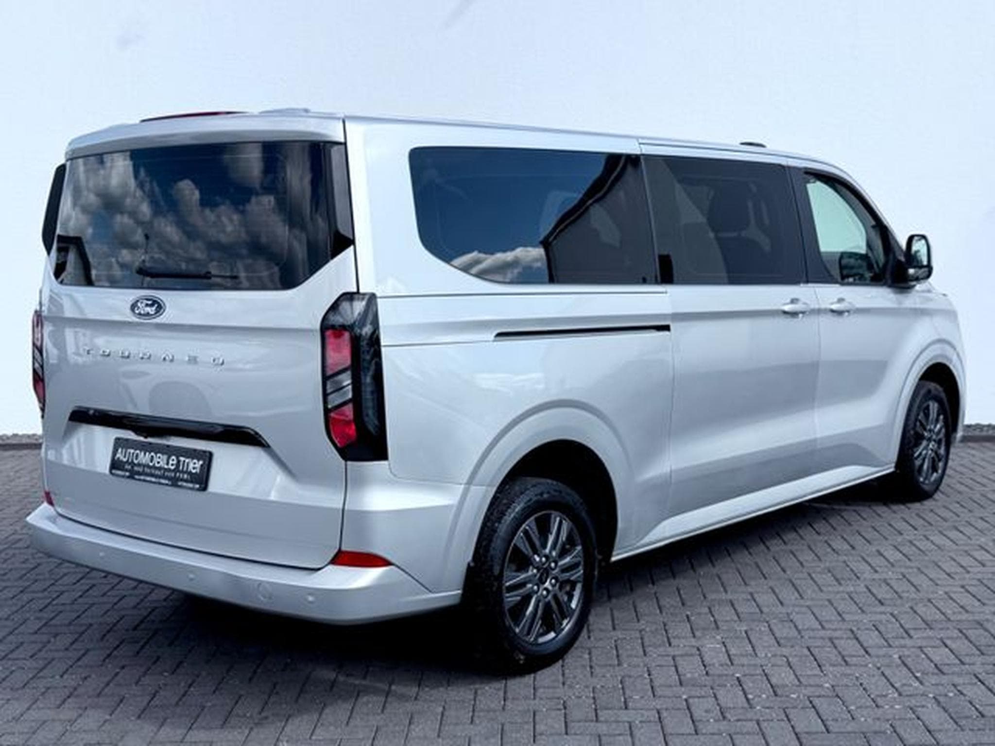 Ford Tourneo Tourneo Custom 2.0d EcoBlue L2 Titanium 9.Sitzer (2024) - Foto 5