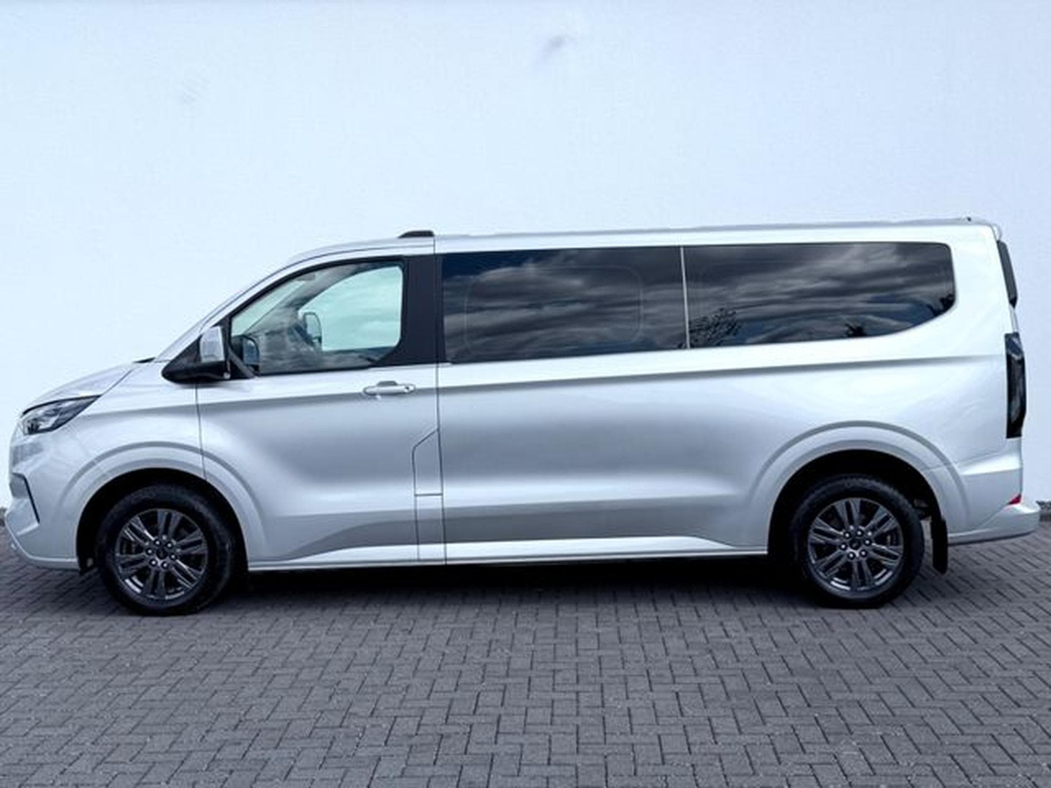 Ford Transit Tourneo Custom 2.0d EcoBlue L2 Titanium 9.Sitzer (2024) - Foto 8