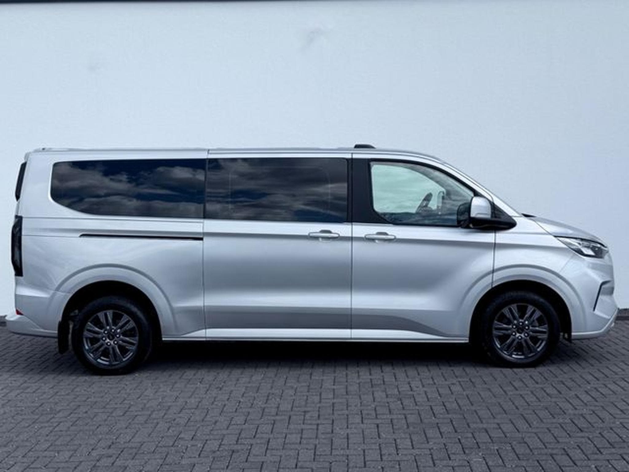 Ford Transit Tourneo Custom 2.0d EcoBlue L2 Titanium 9.Sitzer (2024) - Foto 4