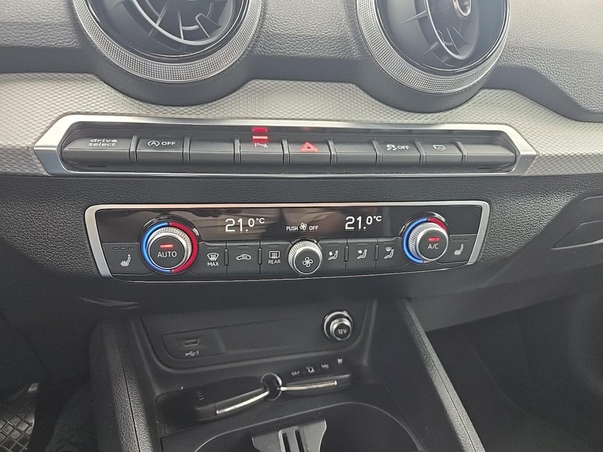 Audi Q2 1.6 TDI 116CH SPORT (2017) - Photo 18