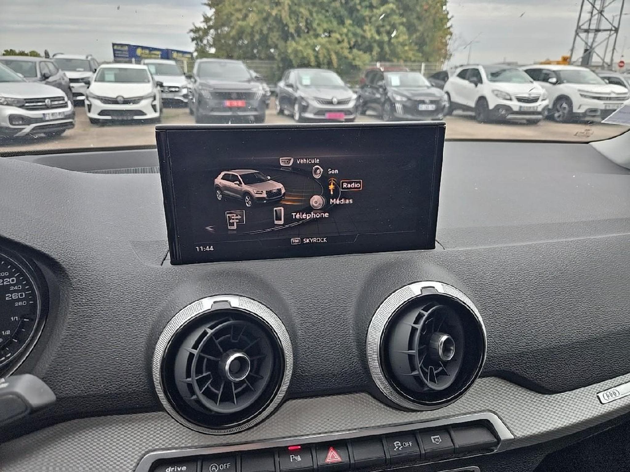 Audi Q2 1.6 TDI 116CH SPORT (2017) - Photo 17