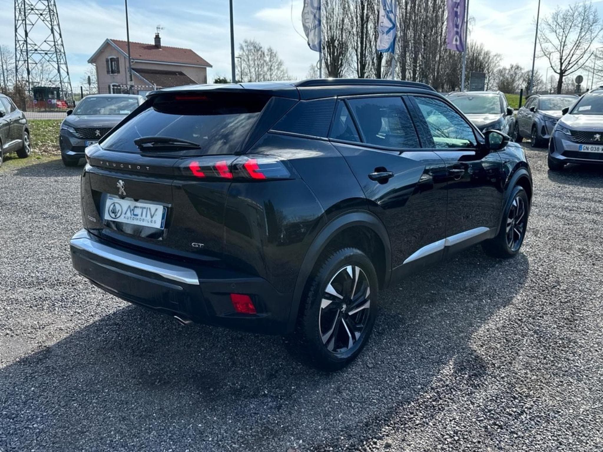 Peugeot 2008 1.5 BLUEHDI 130 GT EAT8 (2023) - Photo 5