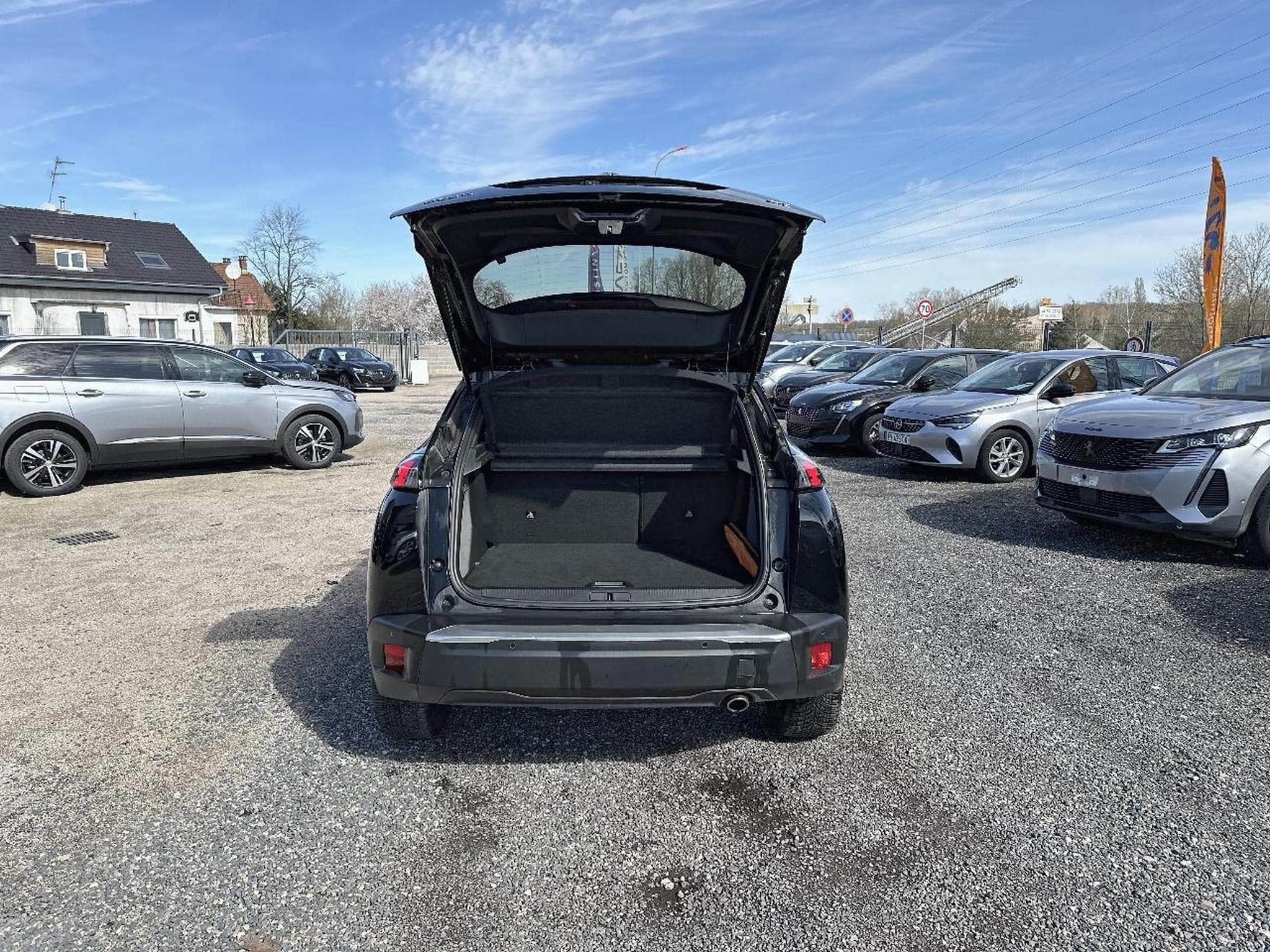 Peugeot 2008 1.5 BLUEHDI 130 GT EAT8 (2023) - Photo 11
