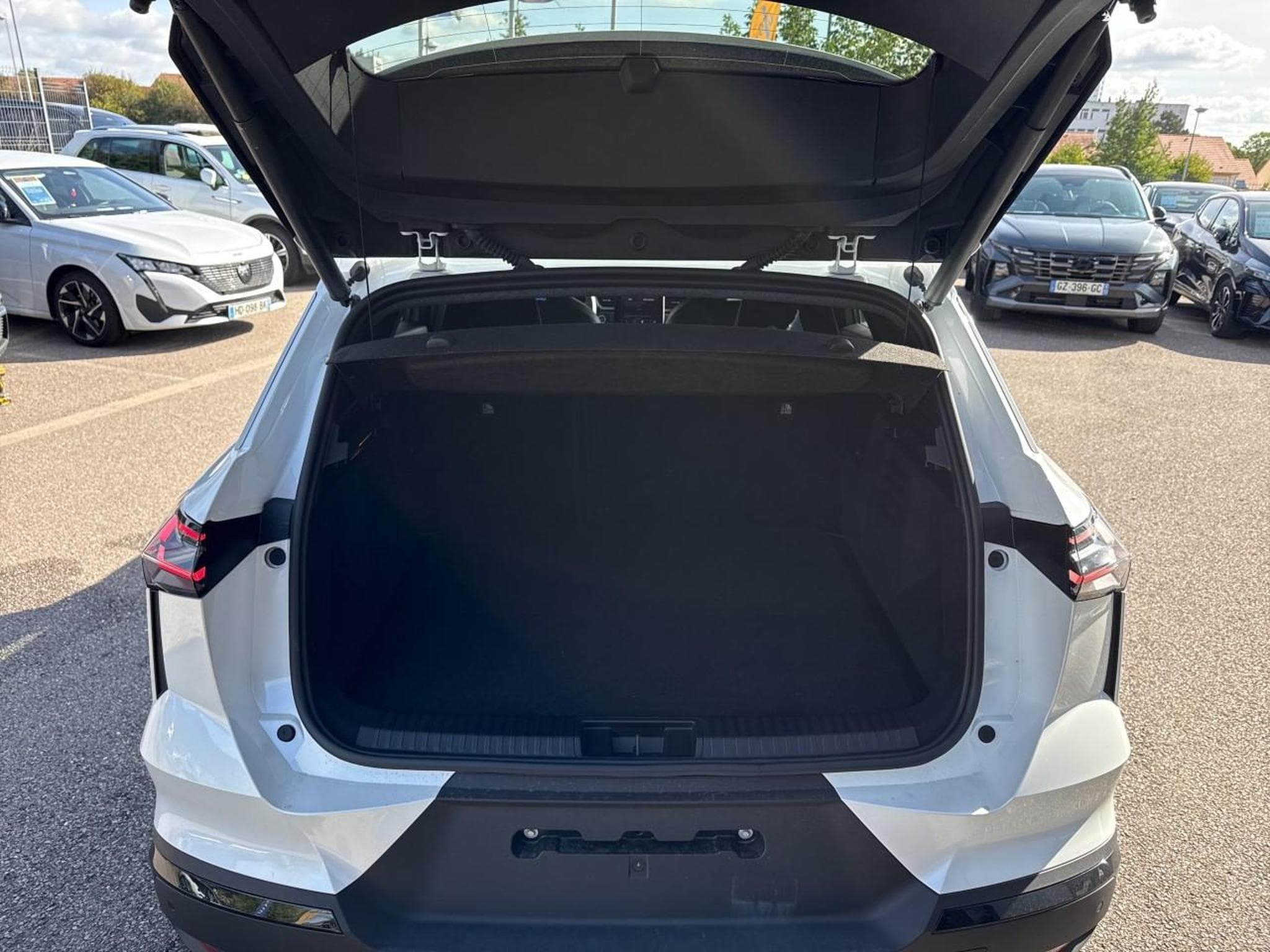 Renault SYMBIOZ 1.8 E-TECH FULL HYBRID 160 ESPRIT ALPINE (2026) - Photo 10