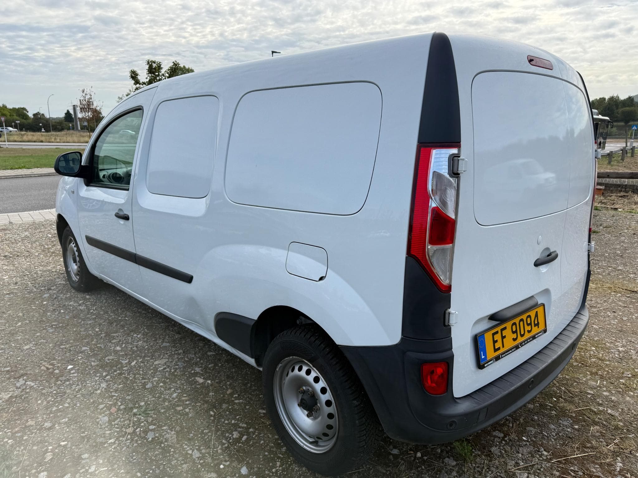 Renault Kangoo 1.5dci 95 cv Maxi (2020) - Photo 2
