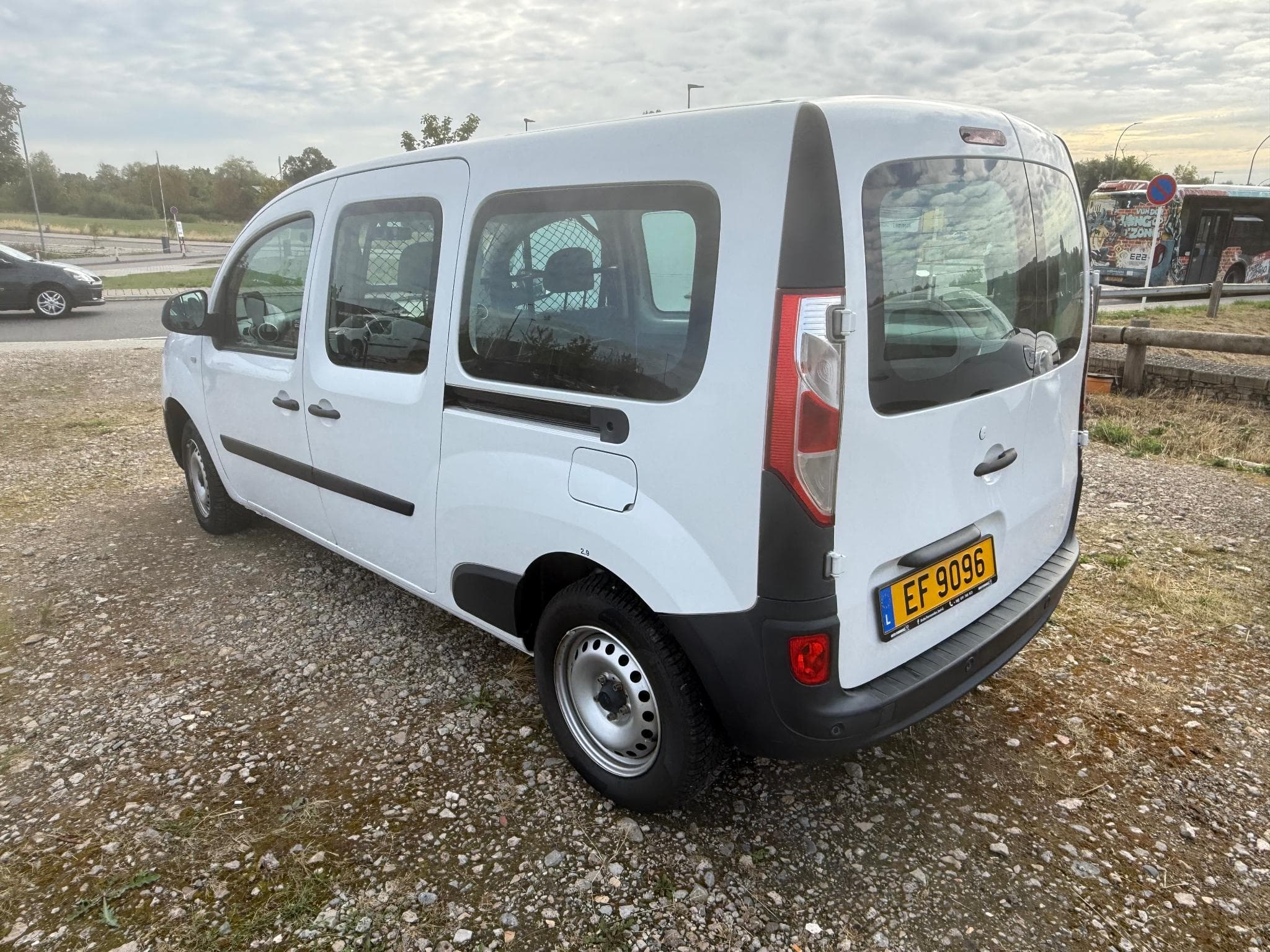 Renault Kangoo 1.5dci 95cv Maxi (2021) - Photo 2