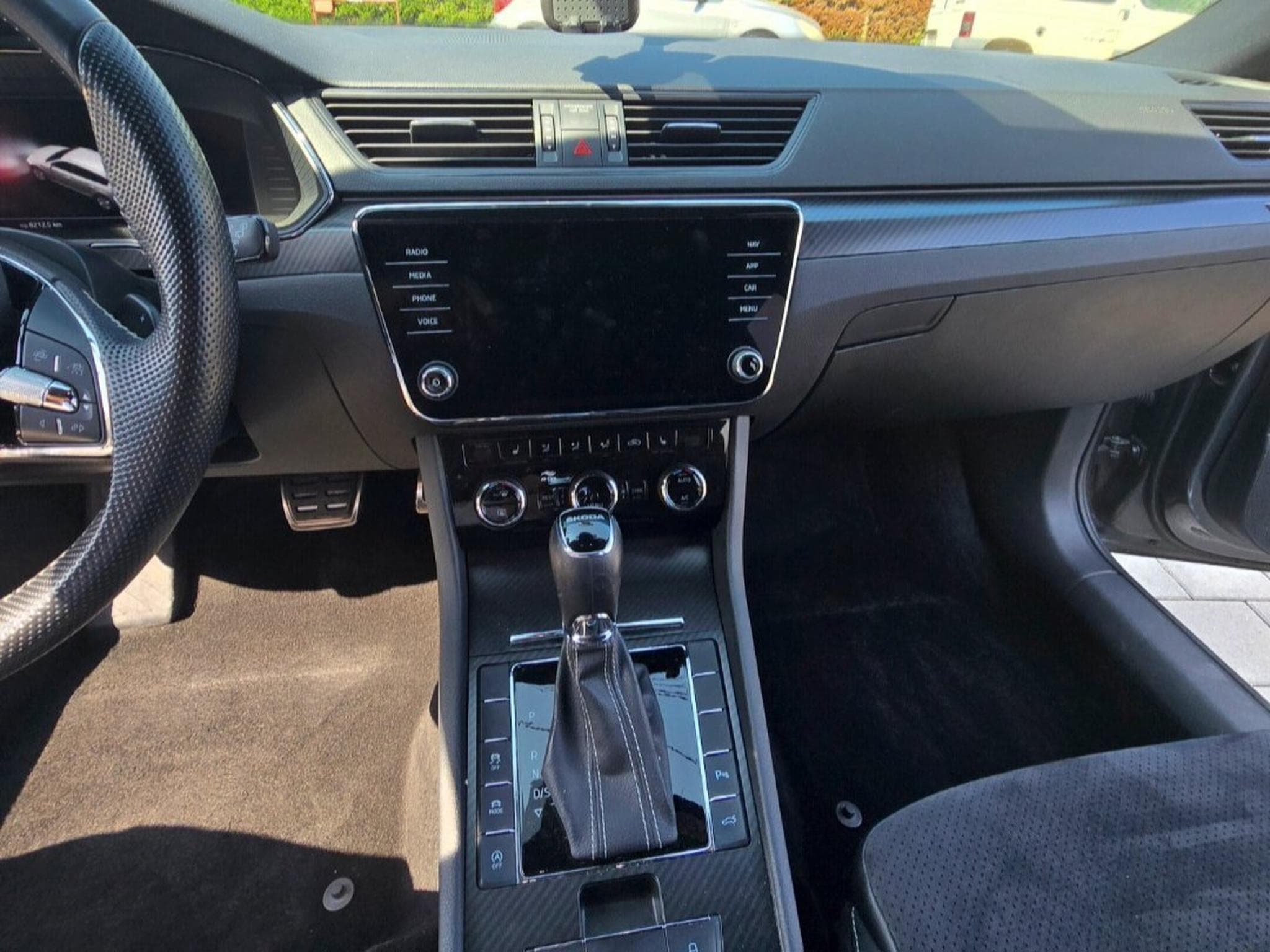 Skoda Superb Sportline (2022) - Foto 2