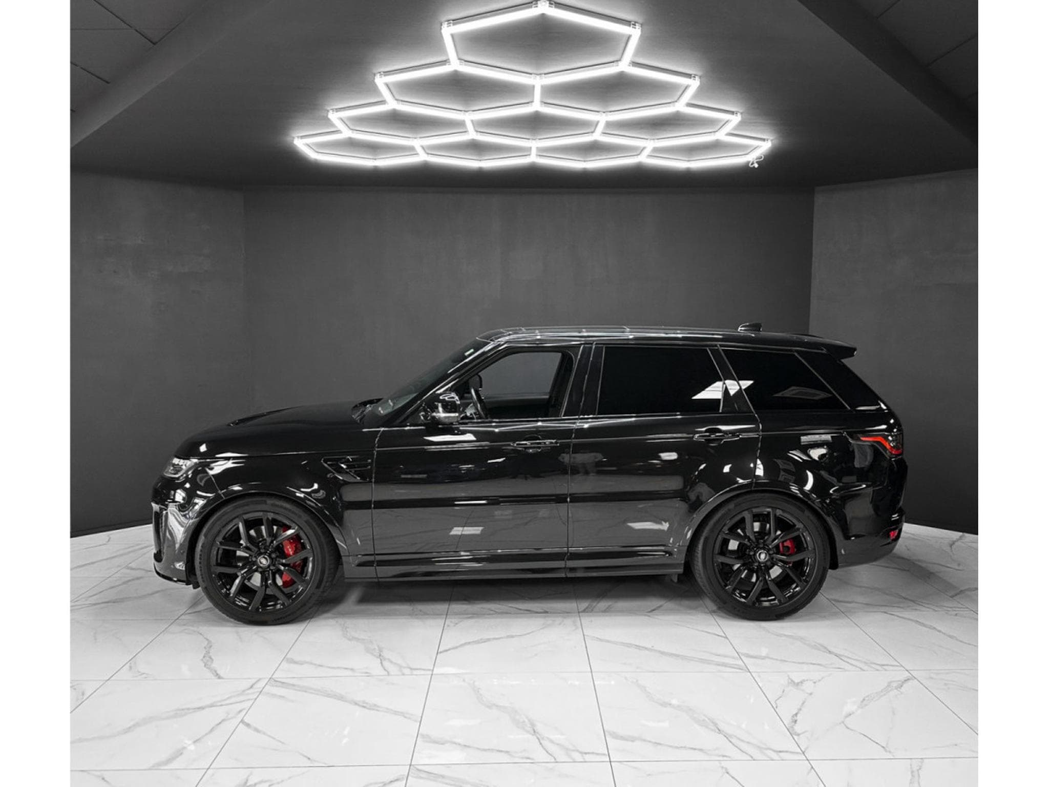 Land-Rover Range Rover Sport 5.0 V8 P575 SVR - full service (2020) - Photo 2