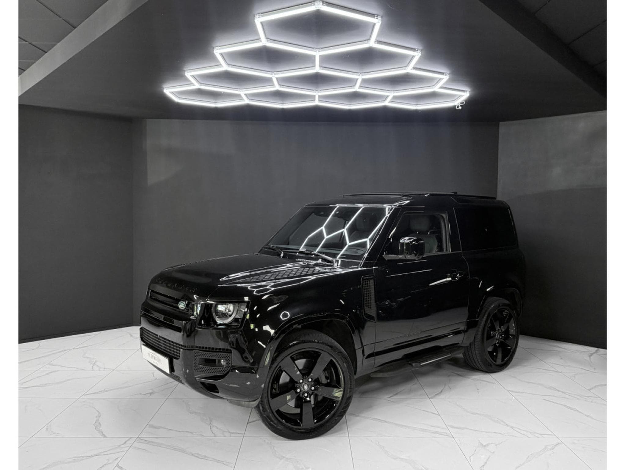 Land-Rover Defender 90 AWD V8 WARRANTY 12/2029 (2024) - Photo 1