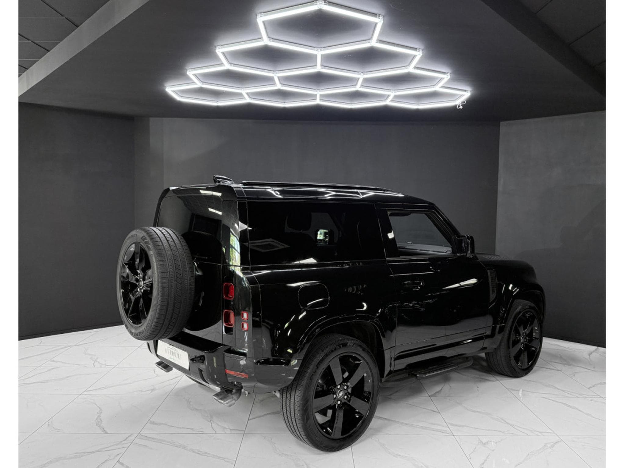 Land-Rover Defender 90 AWD V8 WARRANTY 12/2029 (2024) - Photo 5