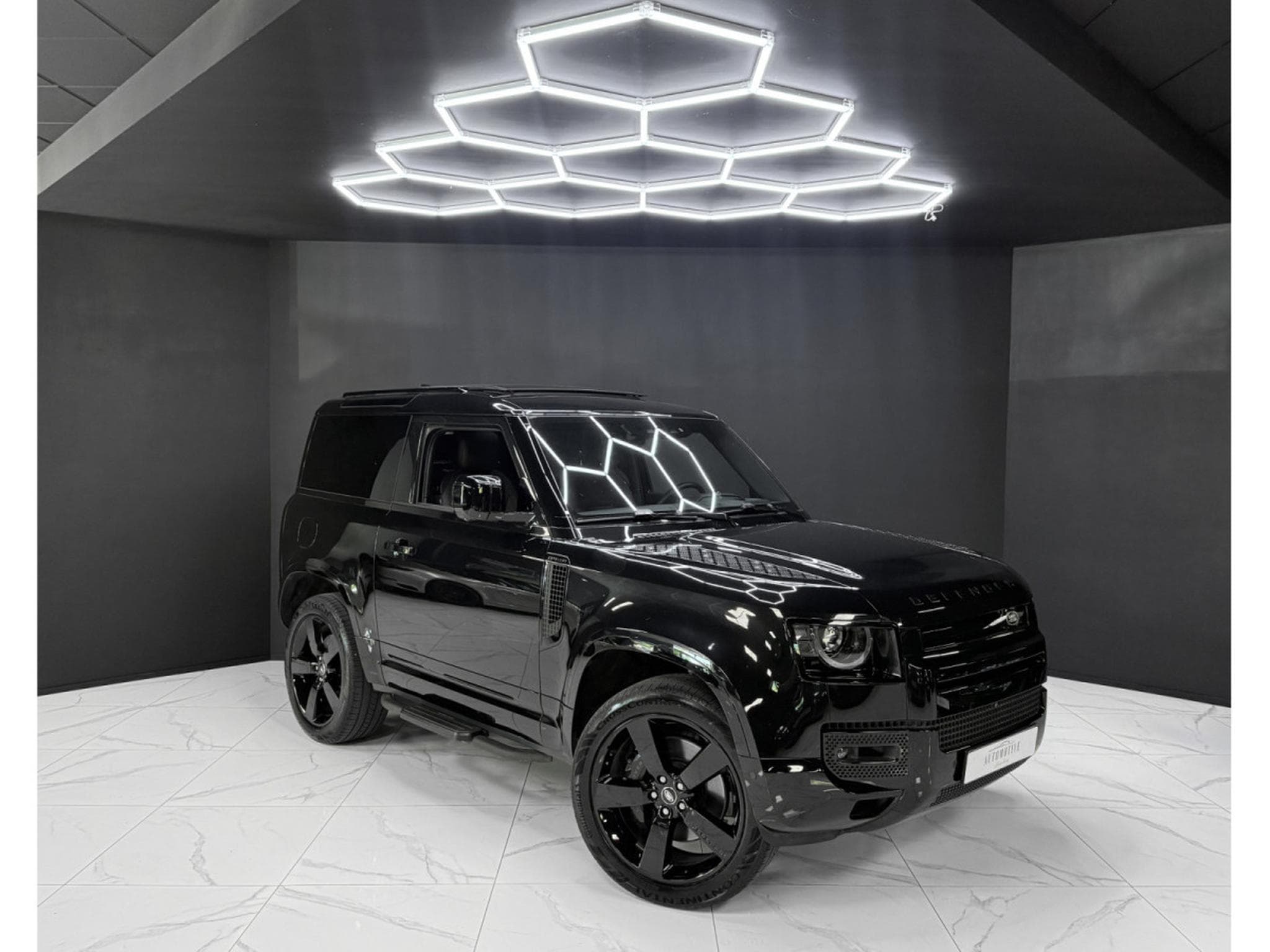 Land-Rover Defender 90 AWD V8 WARRANTY 12/2029 (2024) - Photo 7