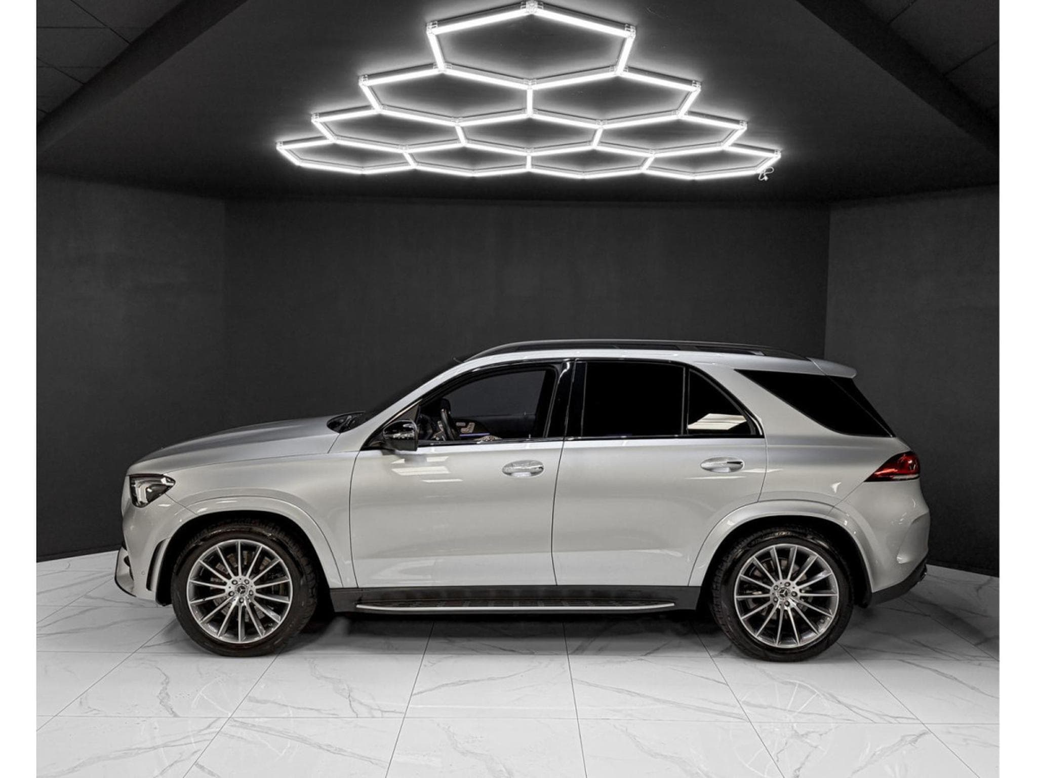 Mercedes GLE 450 AMG Line / WARRANTY 2027 / BURMESTER / 360° / PANO (2023) - Photo 2