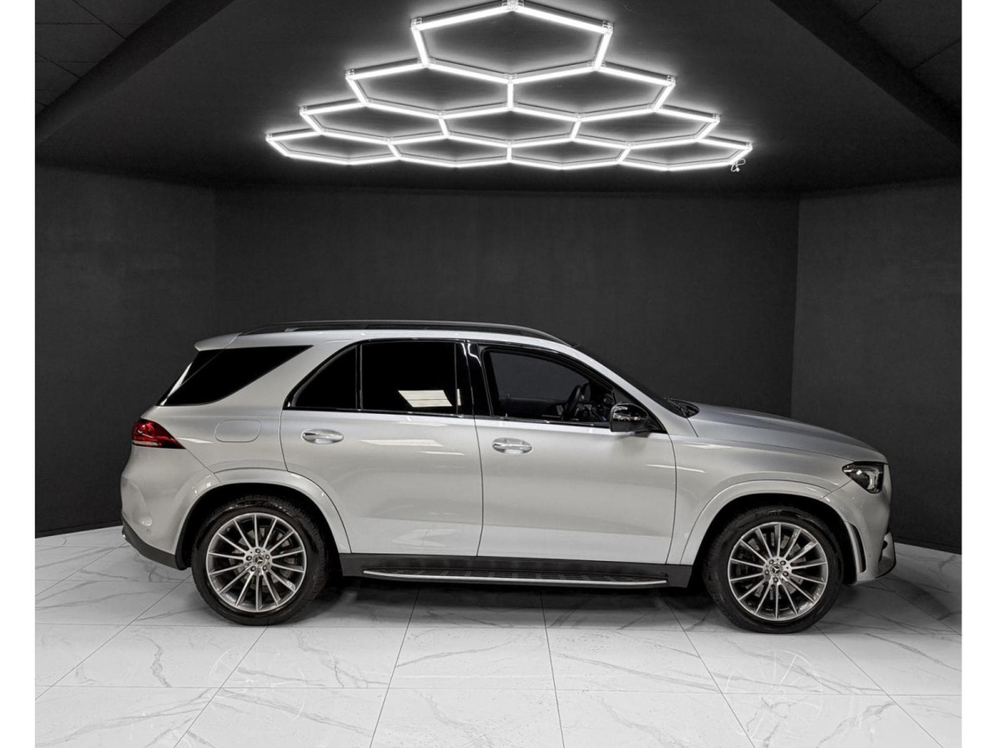Mercedes GLE 450 AMG Line / WARRANTY 2027 / BURMESTER / 360° / PANO (2023) - Photo 6