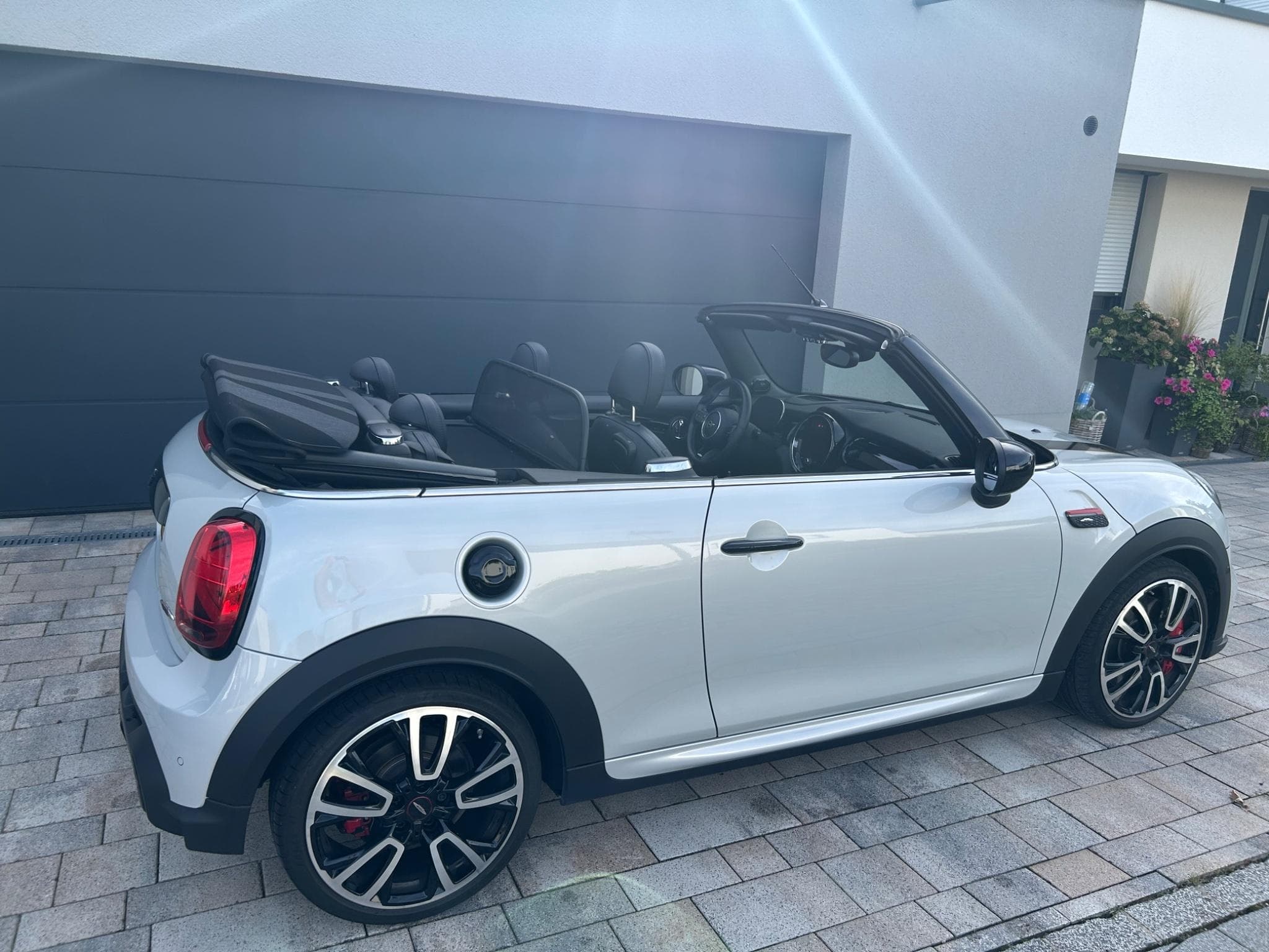 Mini Cabrio Cooper John Cooper Works (2022) - Photo 3