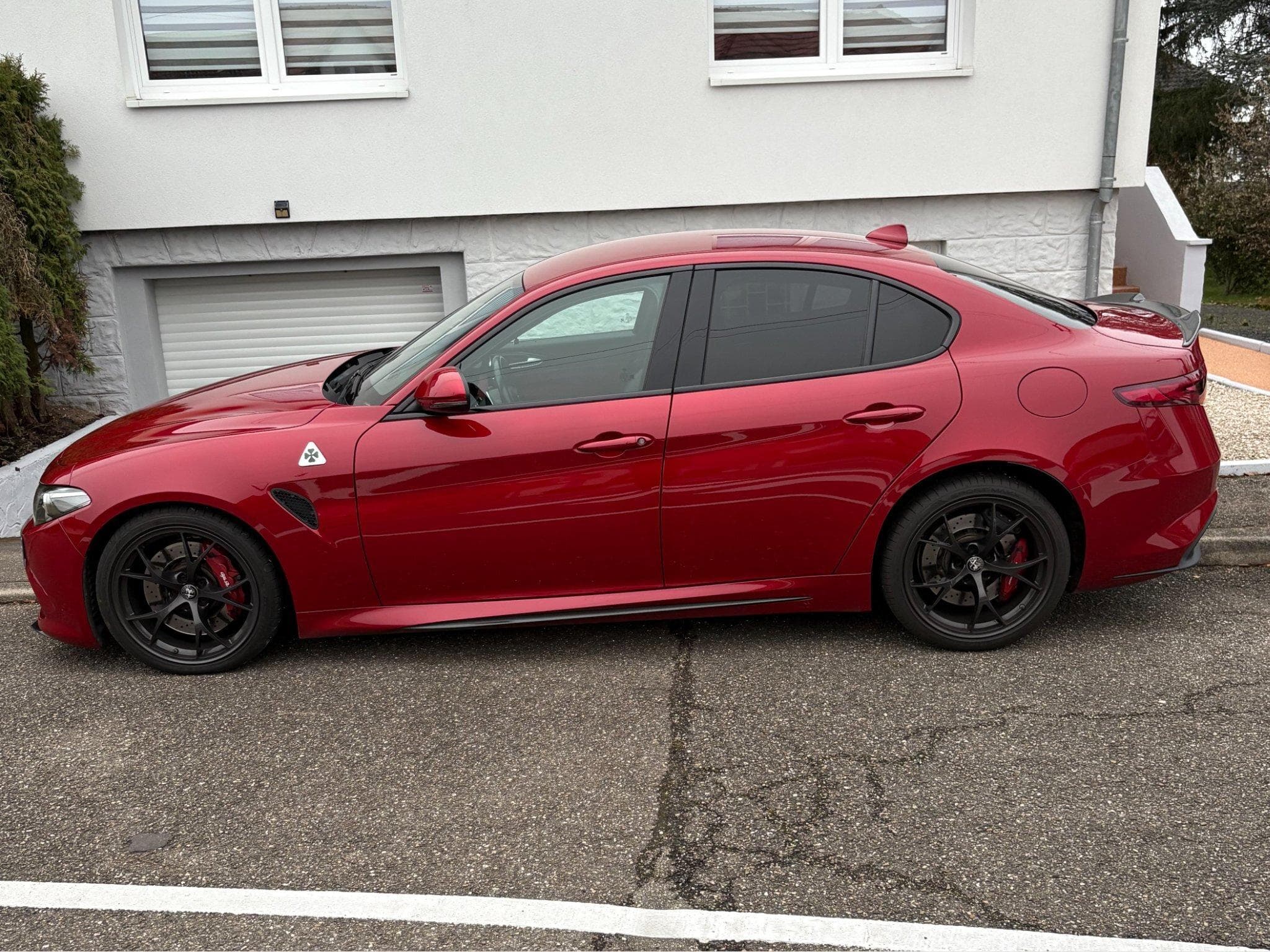 Alfa-Romeo Giulia quadrifoglio (2017) - Foto 1