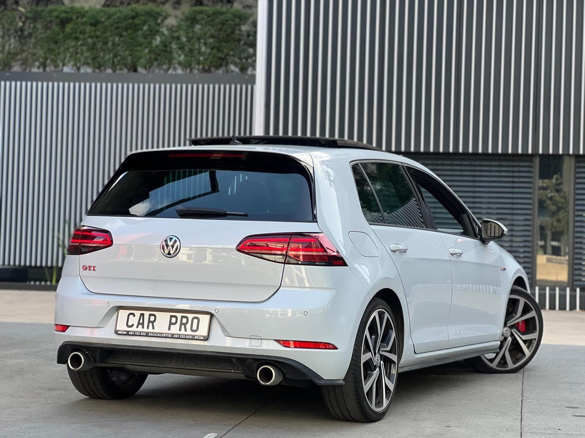 VW Golf VII GTI PERFORMANCE / AUTOMATIQUE / TOIT OUVRANT / (2019) - Photo 3