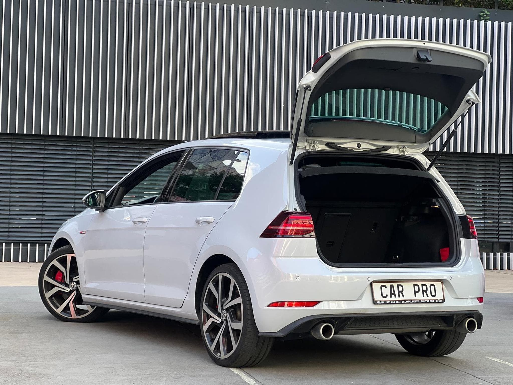 VW Golf VII GTI PERFORMANCE / AUTOMATIQUE / TOIT OUVRANT / (2019) - Photo 9