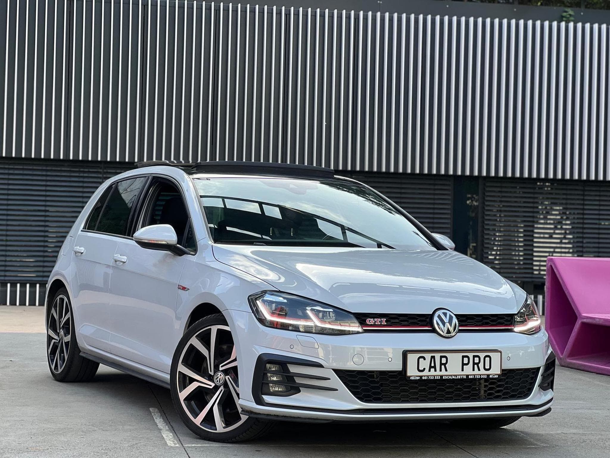 VW Golf VII GTI PERFORMANCE / AUTOMATIQUE / TOIT OUVRANT / (2019) - Photo 2