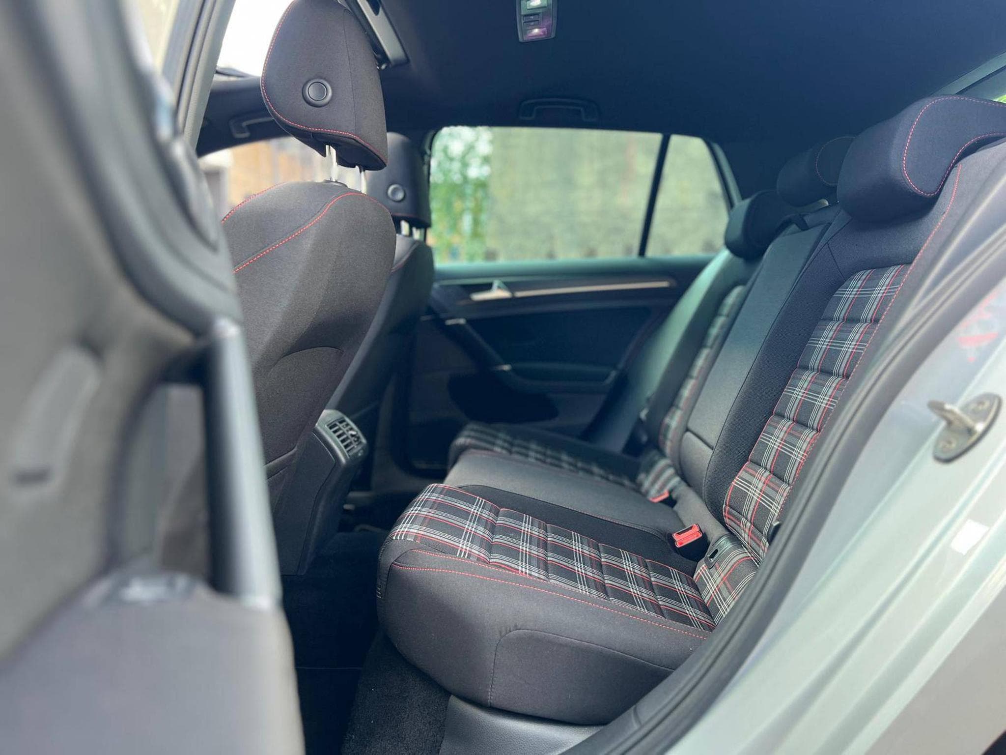 VW Golf VII GTI PERFORMANCE / AUTOMATIQUE / TOIT OUVRANT / (2019) - Photo 17