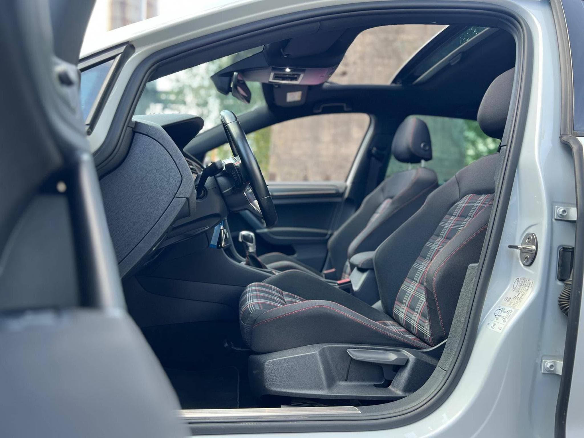 VW Golf VII GTI PERFORMANCE / AUTOMATIQUE / TOIT OUVRANT / (2019) - Photo 15