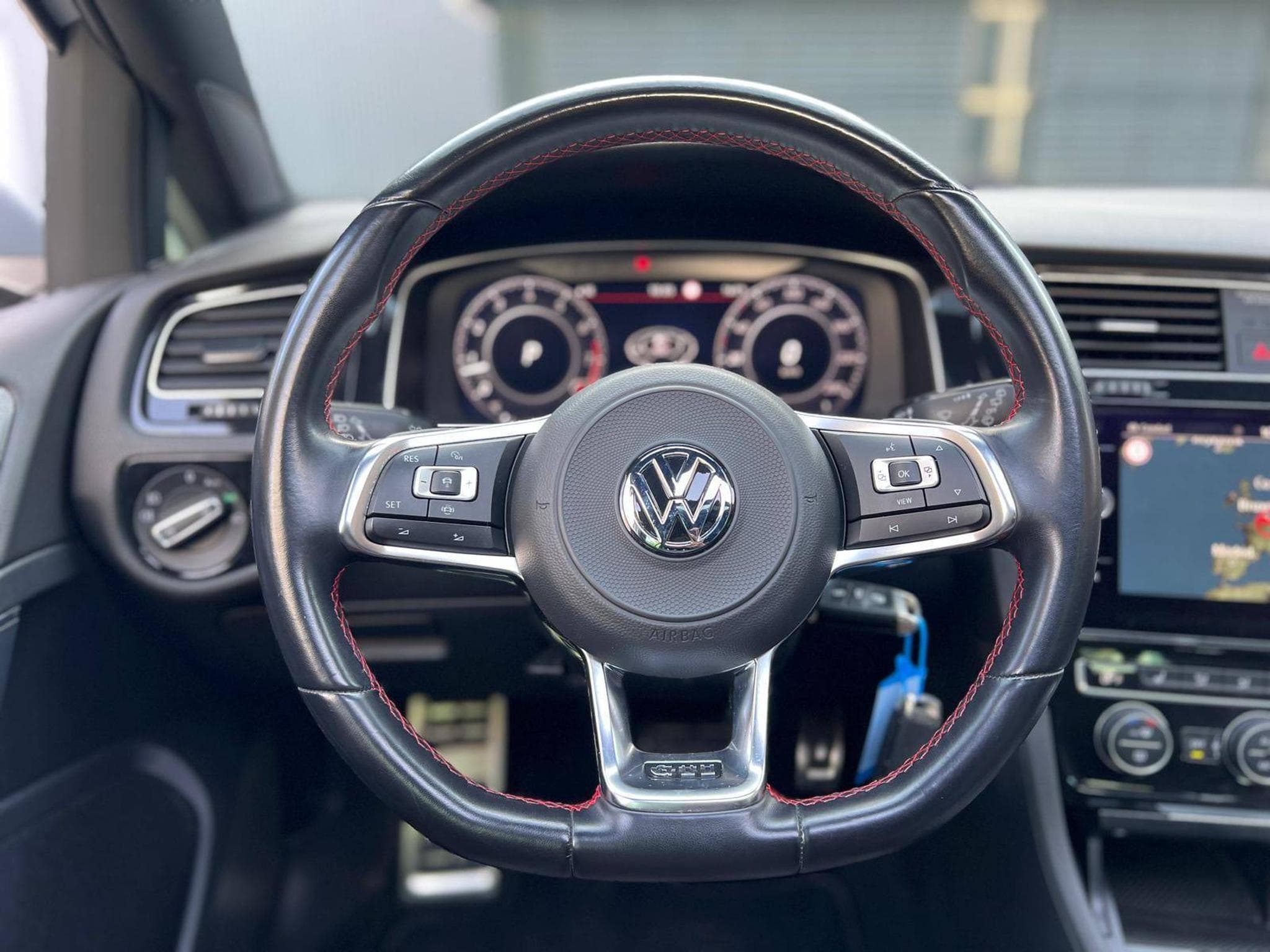 VW Golf VII GTI PERFORMANCE / AUTOMATIQUE / TOIT OUVRANT / (2019) - Photo 18