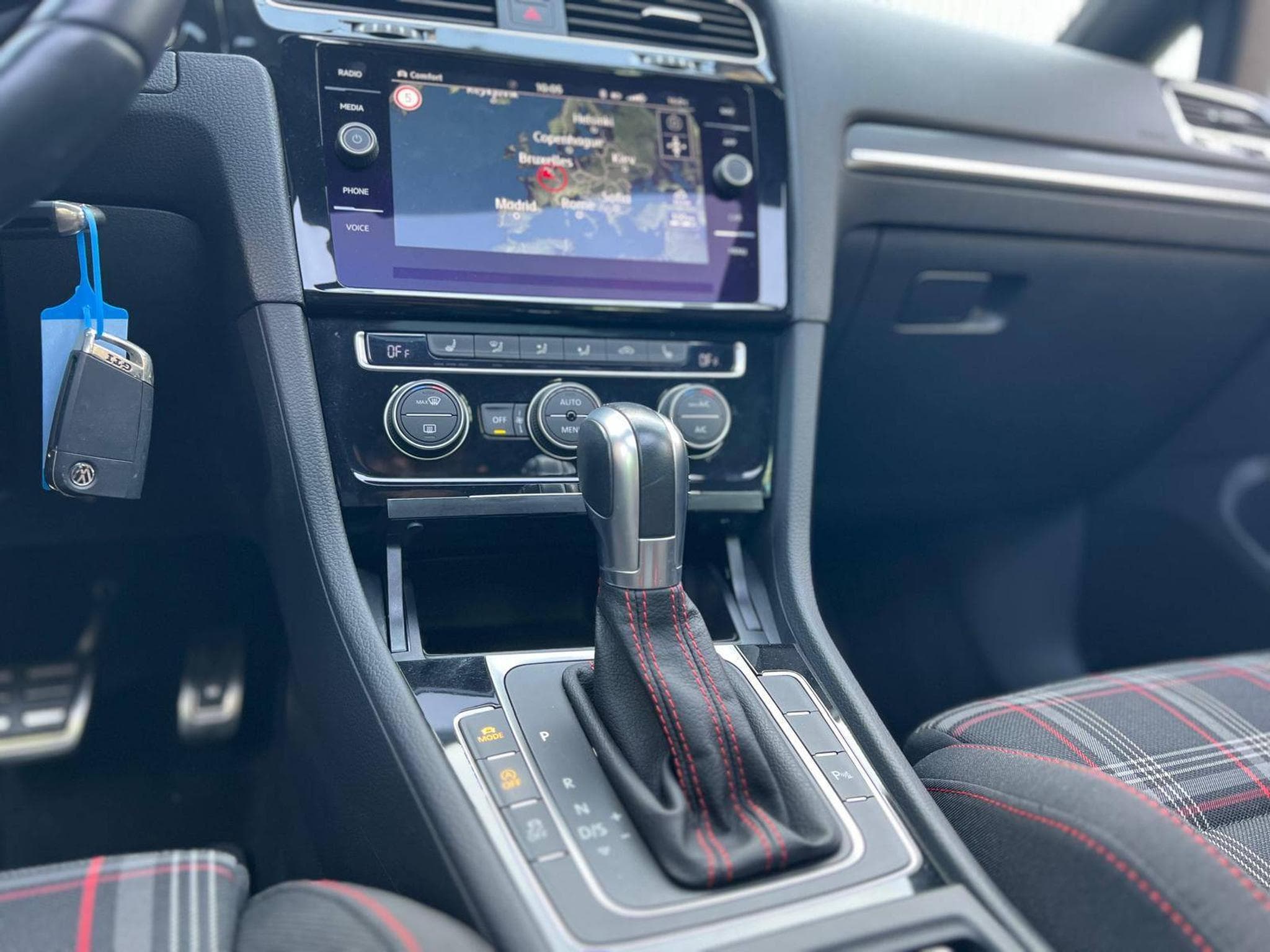 VW Golf VII GTI PERFORMANCE / AUTOMATIQUE / TOIT OUVRANT / (2019) - Photo 19
