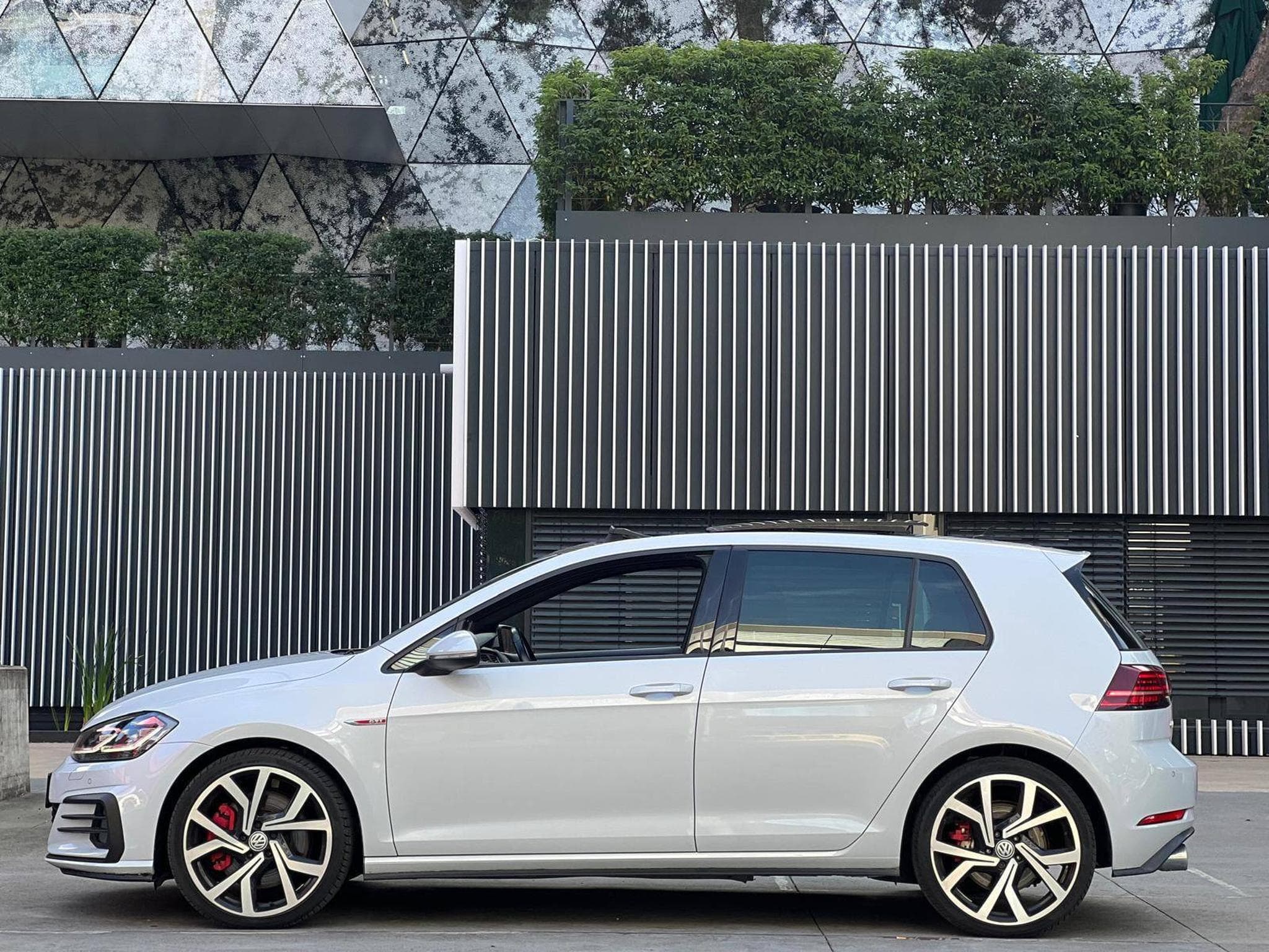 VW Golf VII GTI PERFORMANCE / AUTOMATIQUE / TOIT OUVRANT / (2019) - Photo 8