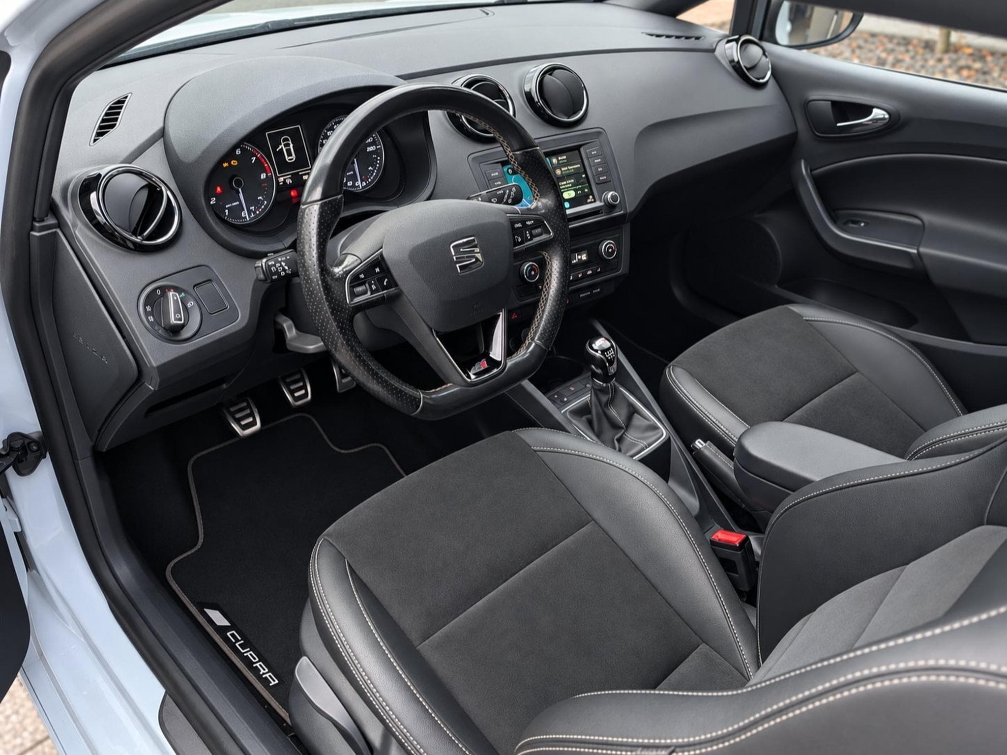 Seat Ibiza Cupra 1.8 TSI (2016) - Photo 4
