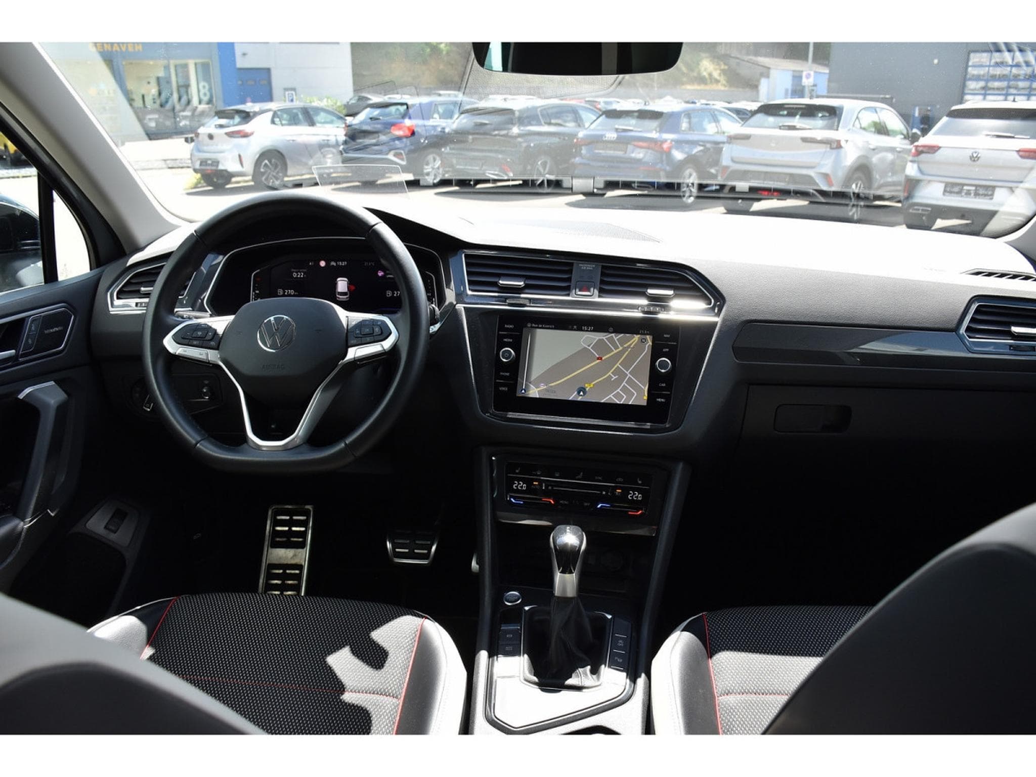 VW Tiguan 1.5 TSI URBAN SPORT DSG ACC BLIS HUD H&K ATT RMQ 1° MAIN (2022) - Foto 9