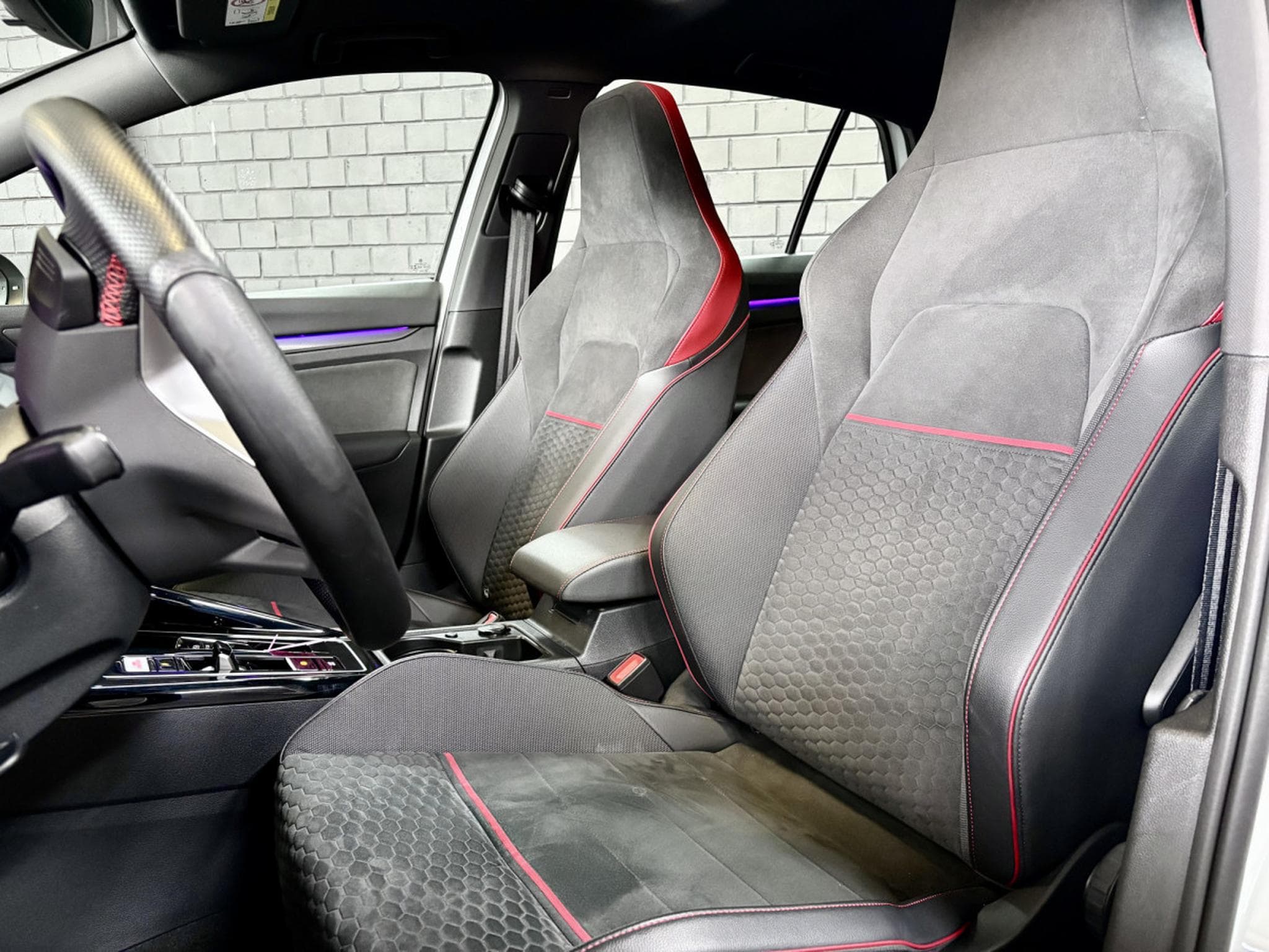 VW Golf GTI Clubsport 2.0 TSI 300CV DSG7 *Toit Ouvrant* *Sièges Chau (2022) - Photo 8