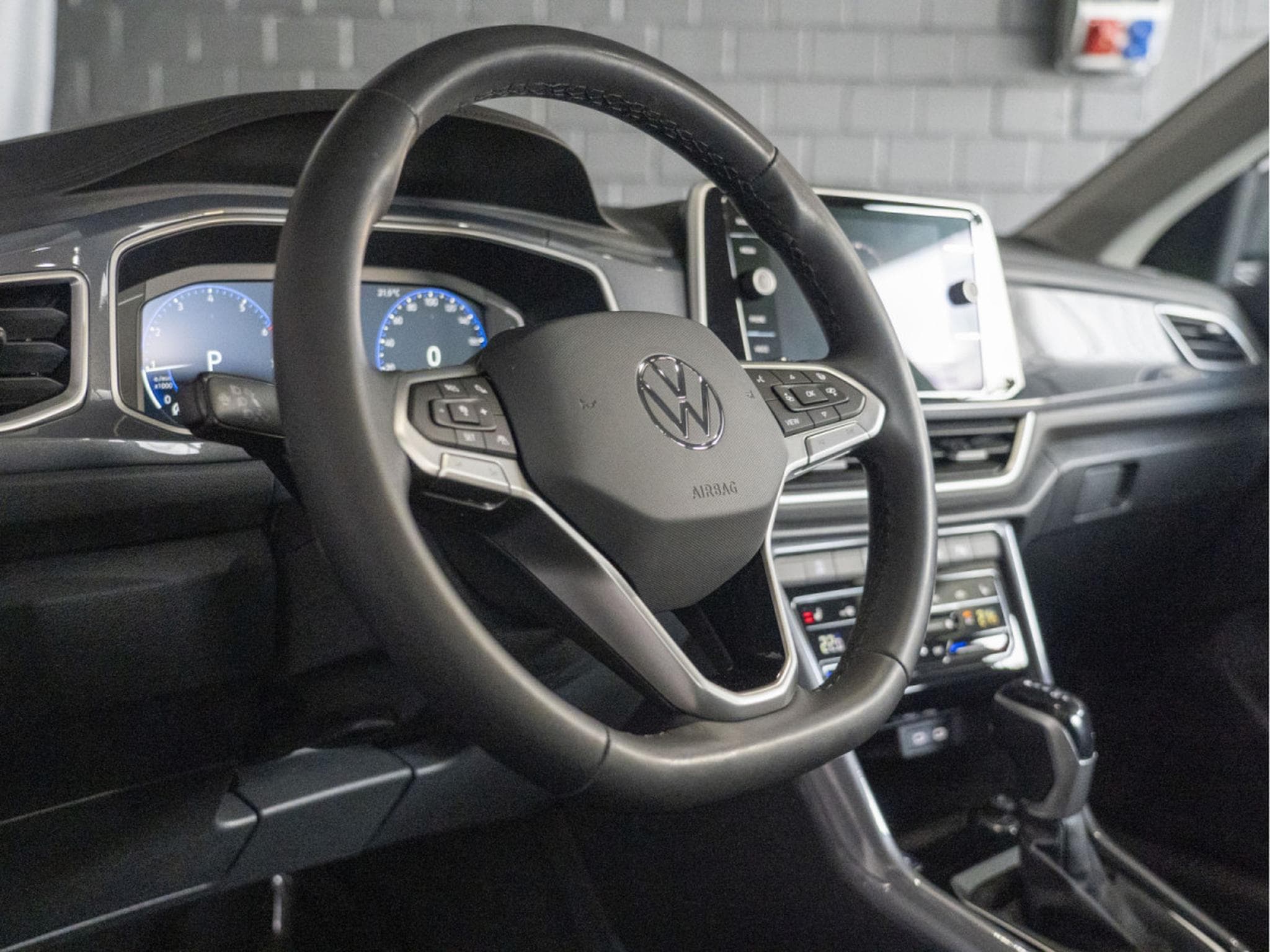 VW T-Roc Style 2.0 TDI 150CV DSG 7 * Sièges Chauffants * Caméra * (2024) - Photo 9