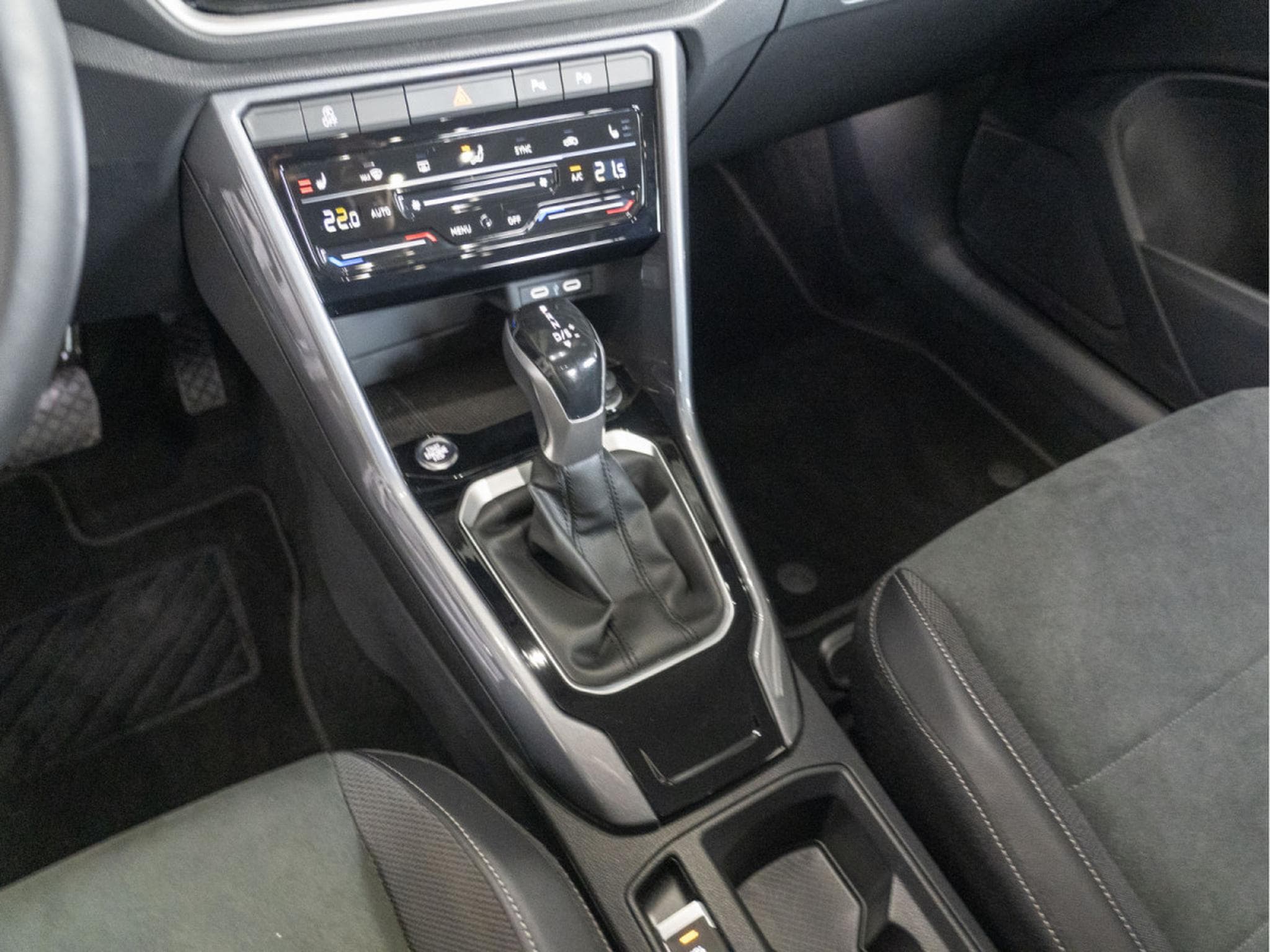 VW T-Roc Style 2.0 TDI 150CV DSG 7 * Sièges Chauffants * Caméra * (2024) - Photo 12