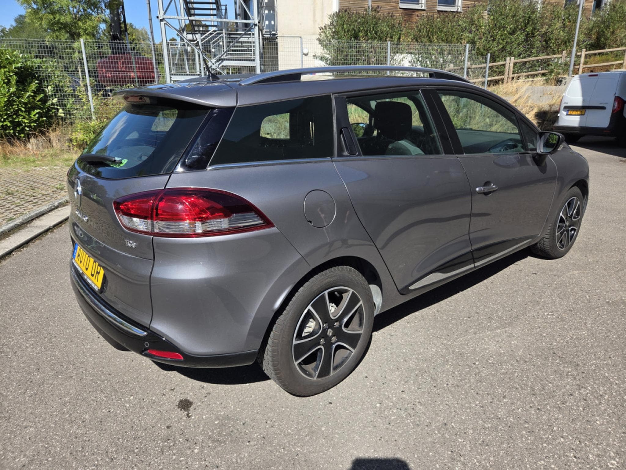 Renault Clio Estate 90 CV Garantie 12 Mois (2016) - Photo 17