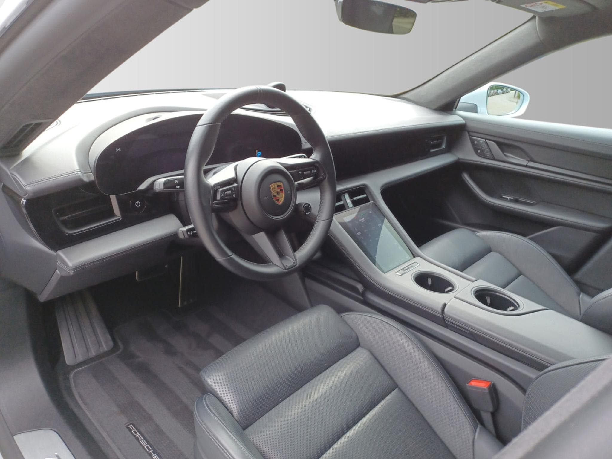 Porsche Taycan Turbo Cross Turismo (2024) - Photo 10