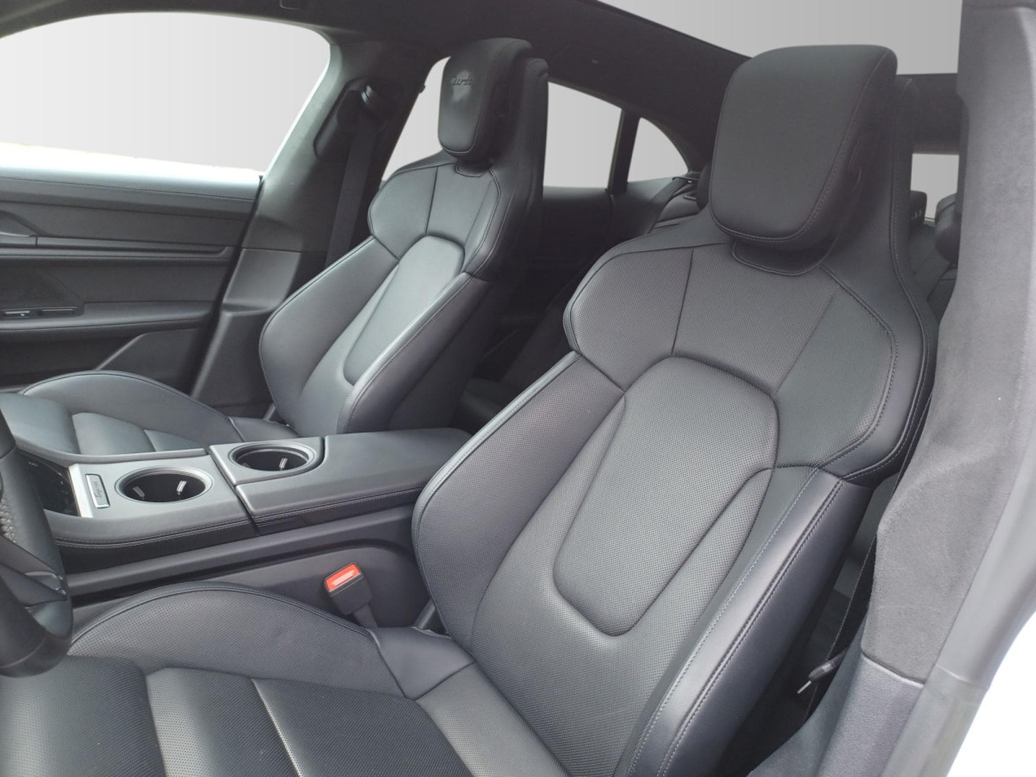 Porsche Taycan Turbo Cross Turismo (2024) - Photo 9