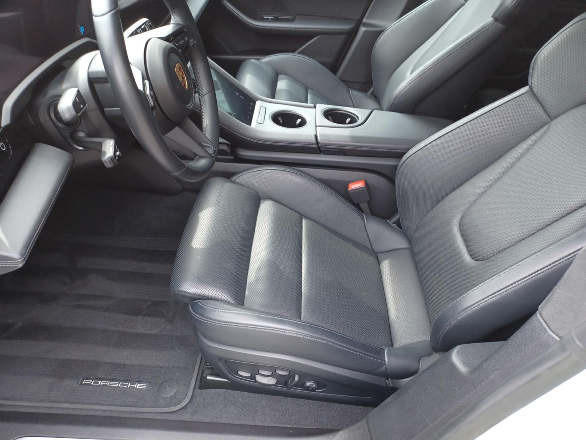 Porsche Taycan Turbo Cross Turismo (2024) - Photo 11
