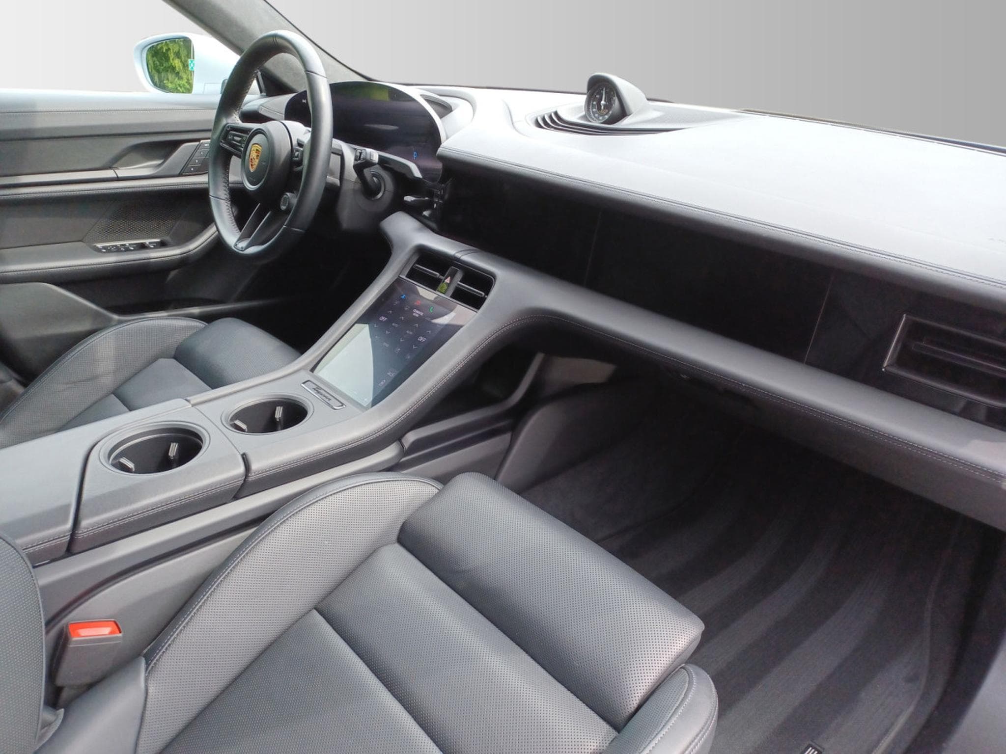 Porsche Taycan Turbo Cross Turismo (2024) - Photo 13