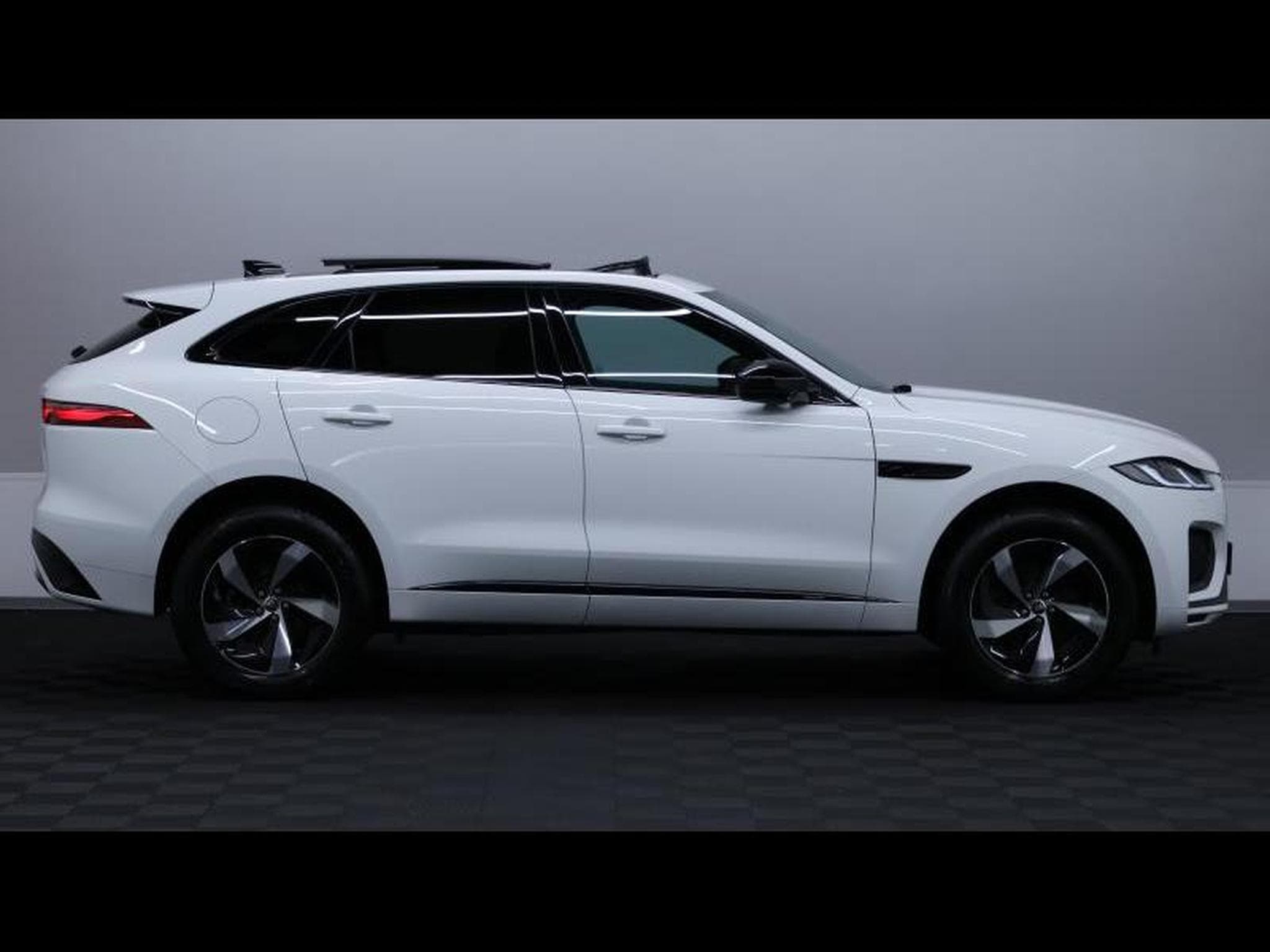 Jaguar F-Pace D200 R-Dynamic S AWD (2024) - Photo 4
