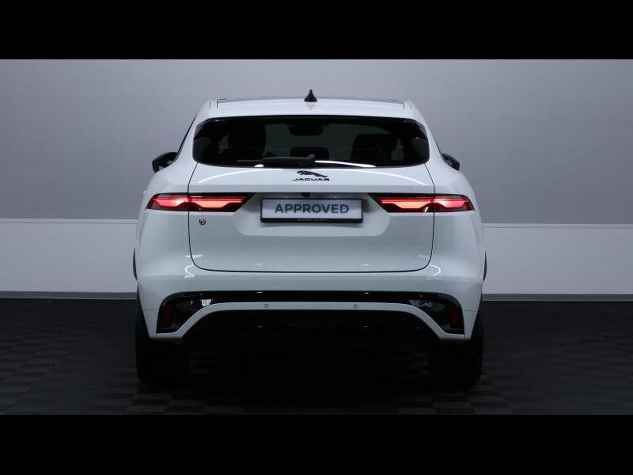 Jaguar F-Pace D200 R-Dynamic S AWD (2024) - Photo 6