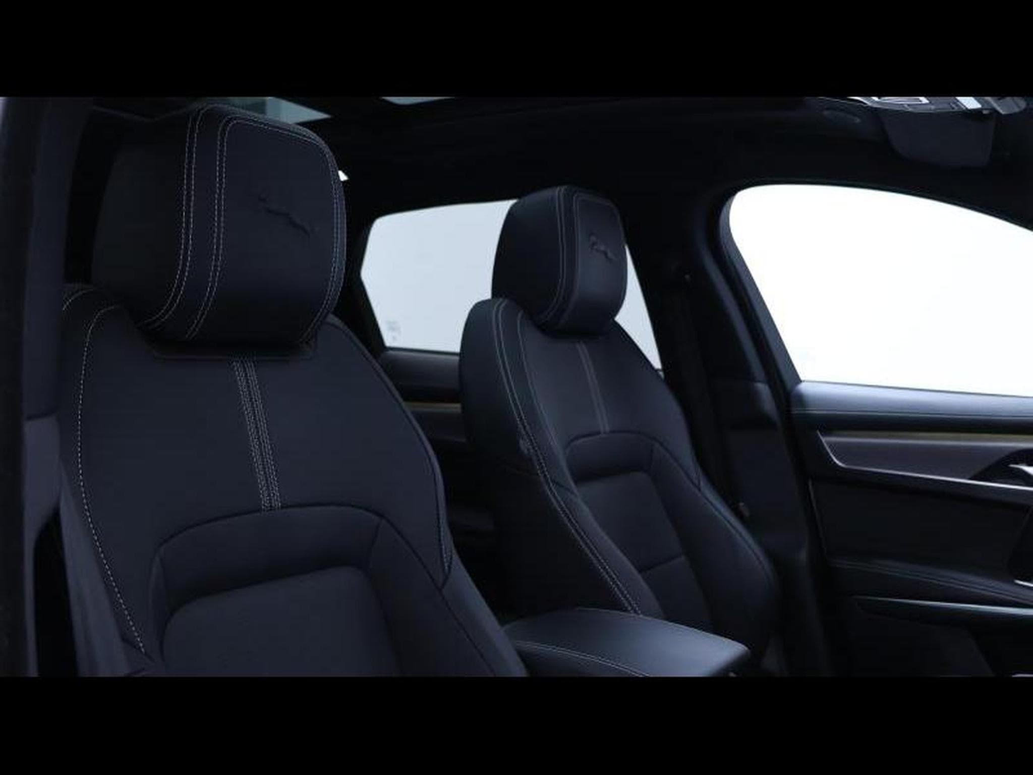 Jaguar F-Pace D200 R-Dynamic S AWD (2024) - Photo 12