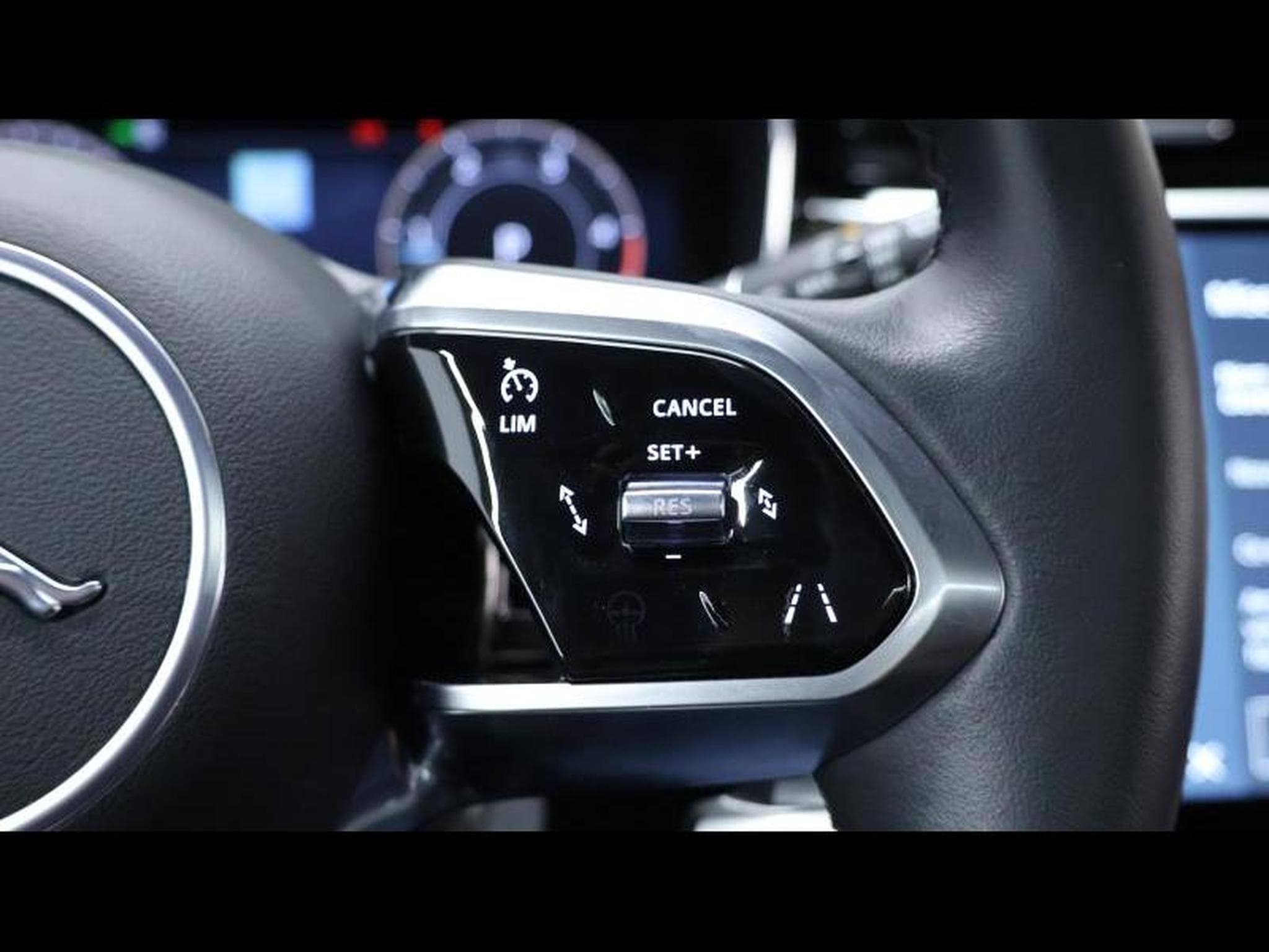 Jaguar F-Pace D200 R-Dynamic S AWD (2024) - Photo 18