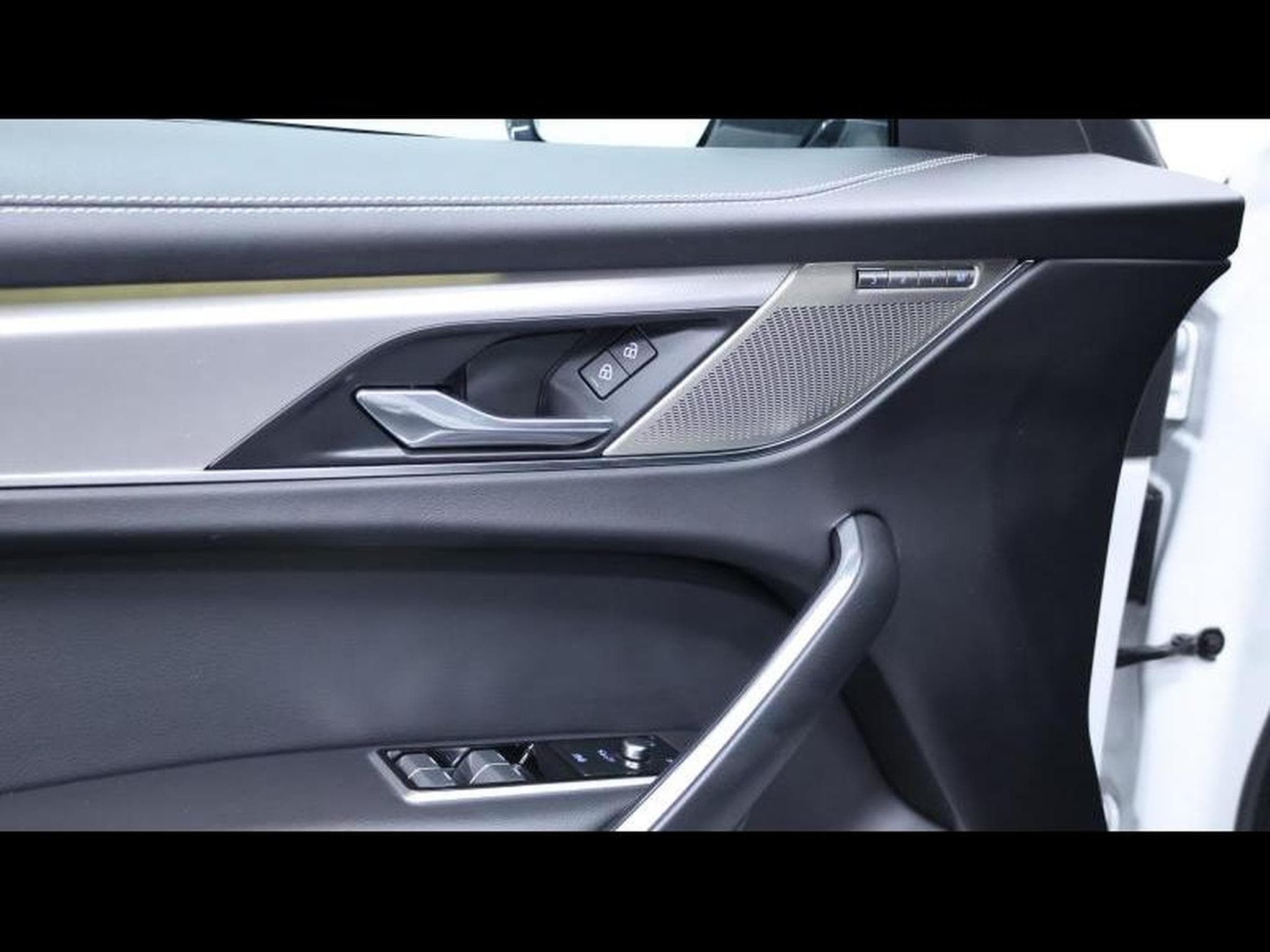Jaguar F-Pace D200 R-Dynamic S AWD (2024) - Photo 26
