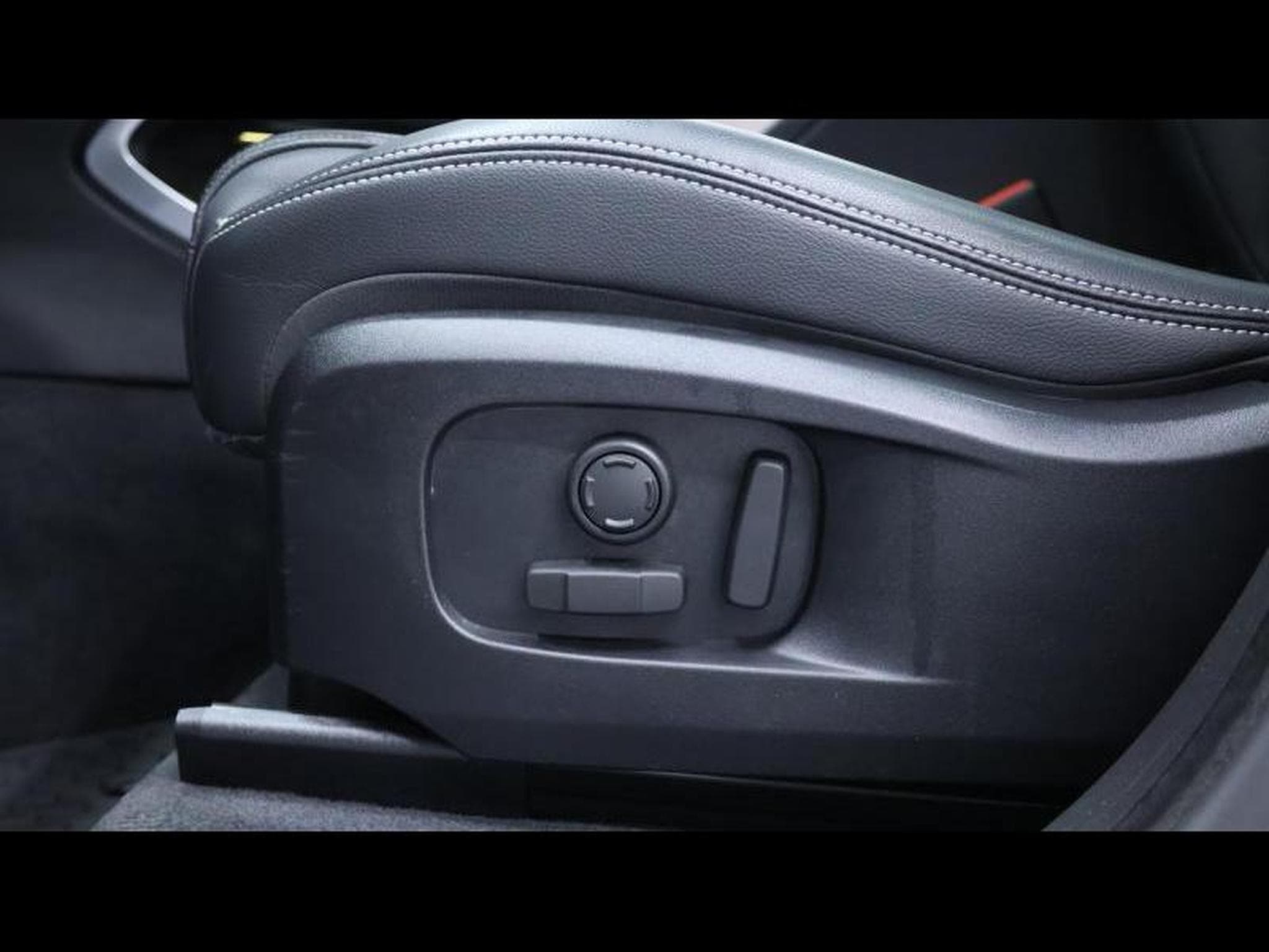 Jaguar F-Pace D200 R-Dynamic S AWD (2024) - Photo 27