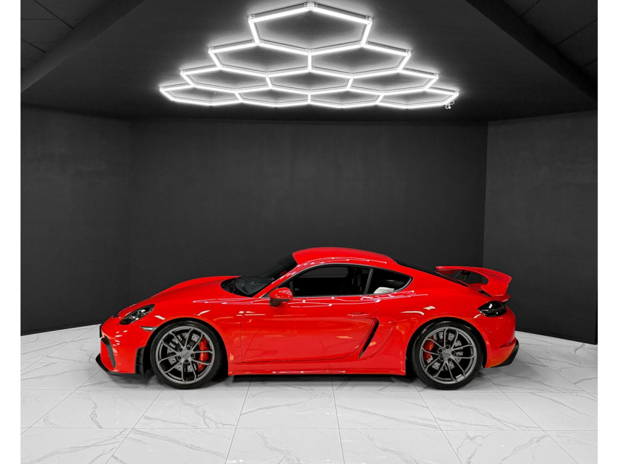Porsche Cayman 718 GT4 (2020) - Photo 2