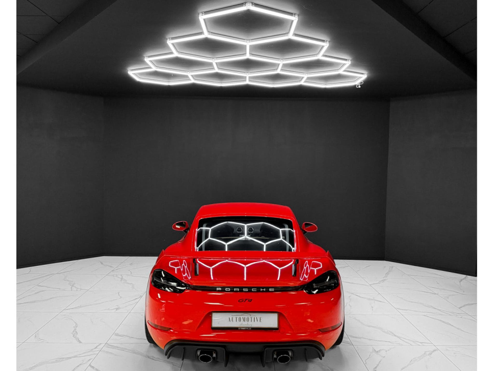 Porsche Cayman 718 GT4 (2020) - Photo 4